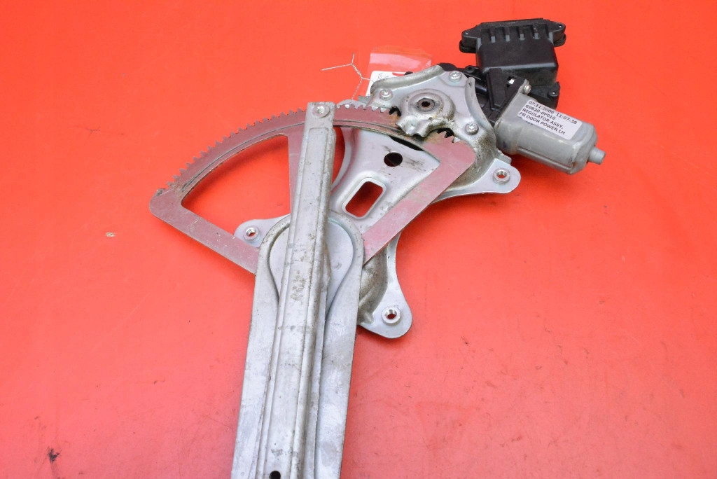 window regulator left front EU 69820-0F010 TOYOTA COROLLA VERSO 2 II 04-09