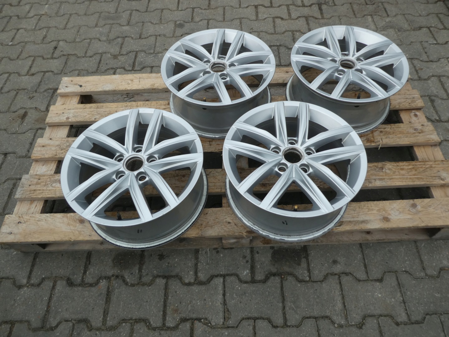 4X discs aluminium disc VW 5G0601025CS 16