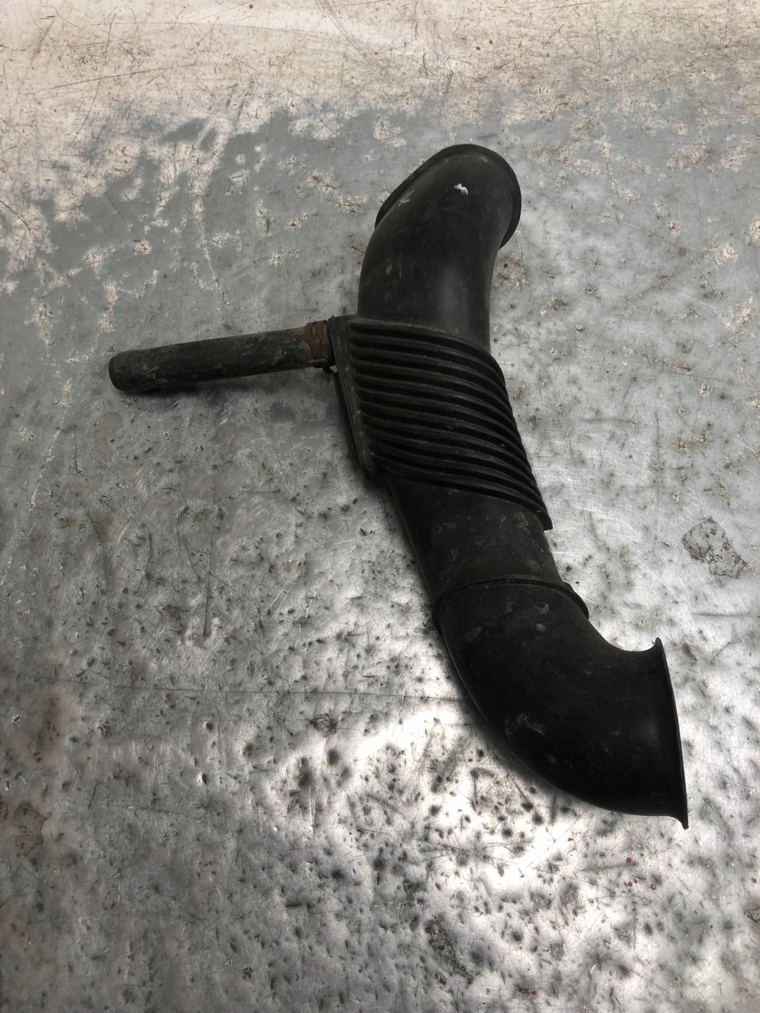 pipe air hose AUDI Q7 4L 7L6129609E