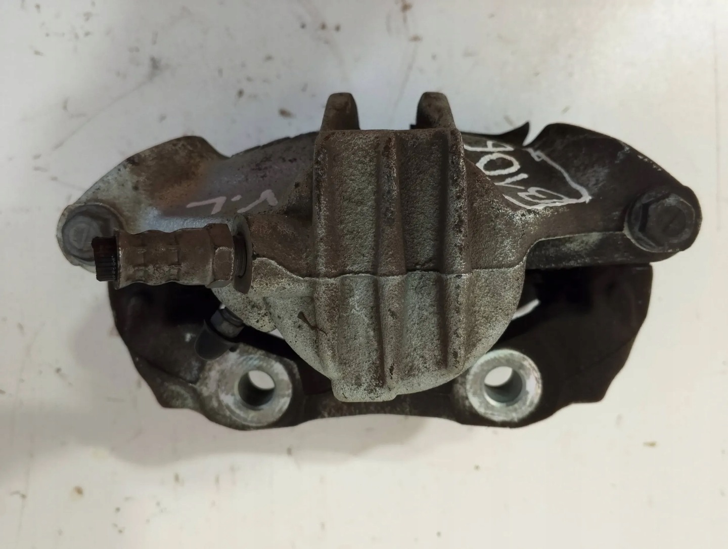 Citroen C3 III caliper front left (B106)