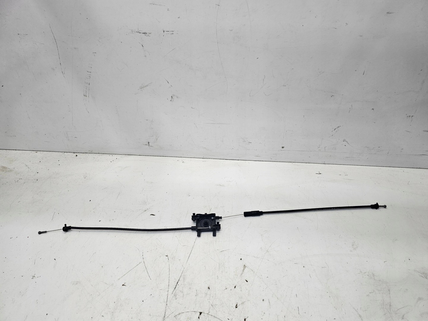Câble Levier de la serrure ZAMKOW du capot AUDI A3 8V 8V0823531A