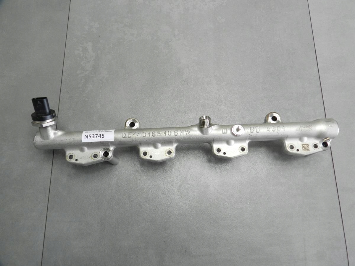 BMW 3 G20 2.0i injection ramp 8665633