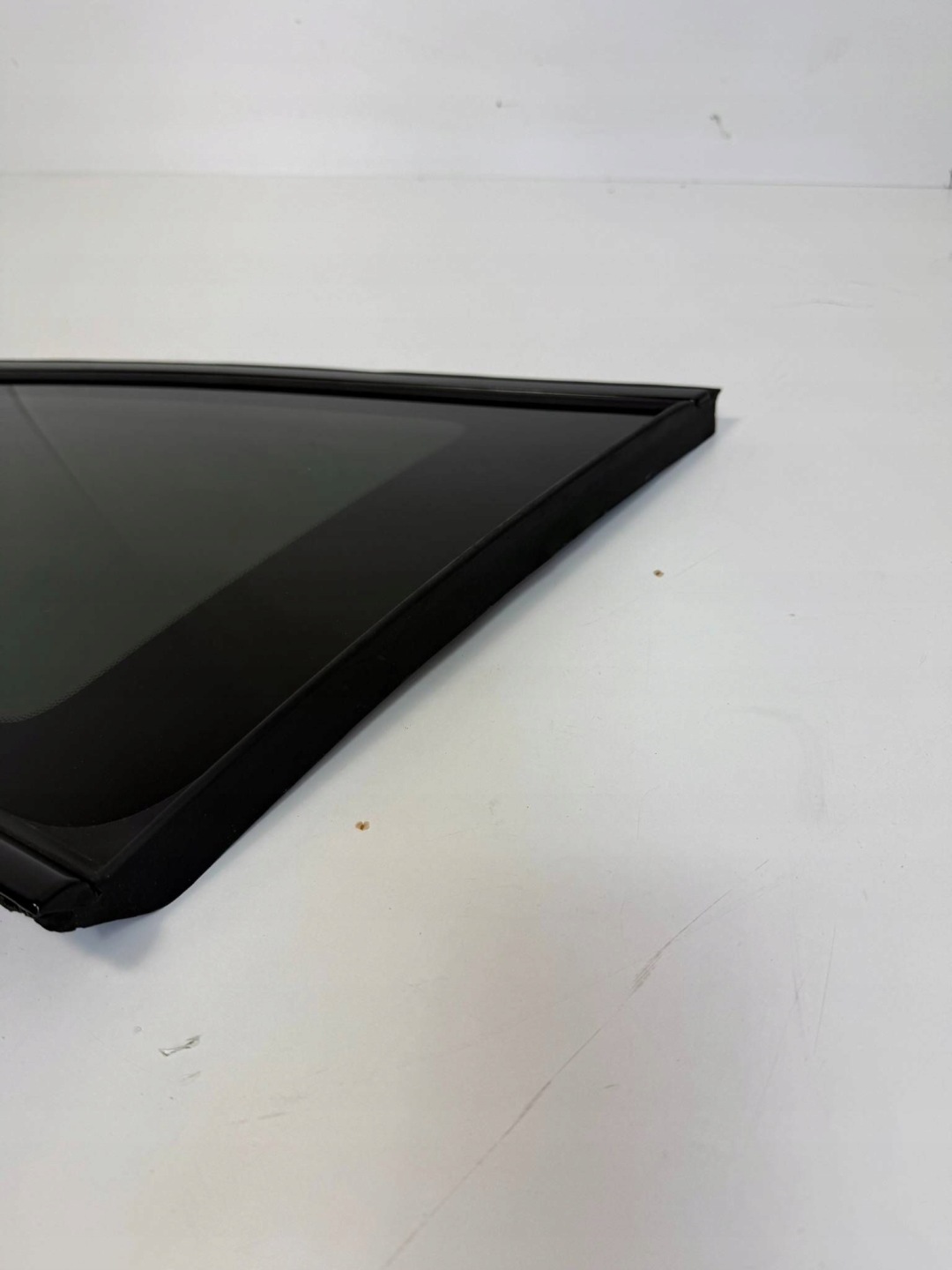 Volvo V60 II 2022 right side window bodywork rear 31651506
