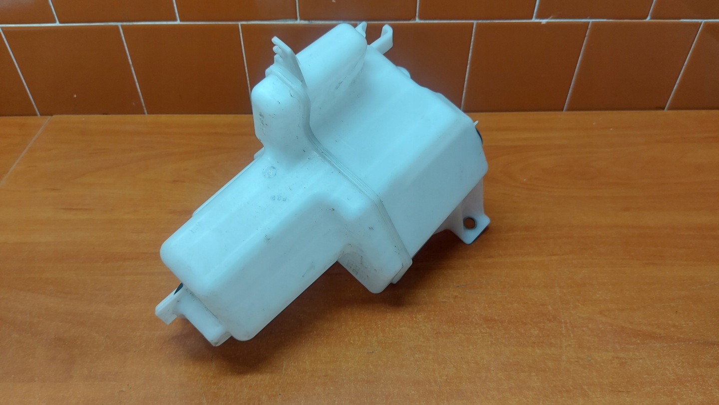 washer fluid tank TOYOTA RAV4 V 18
