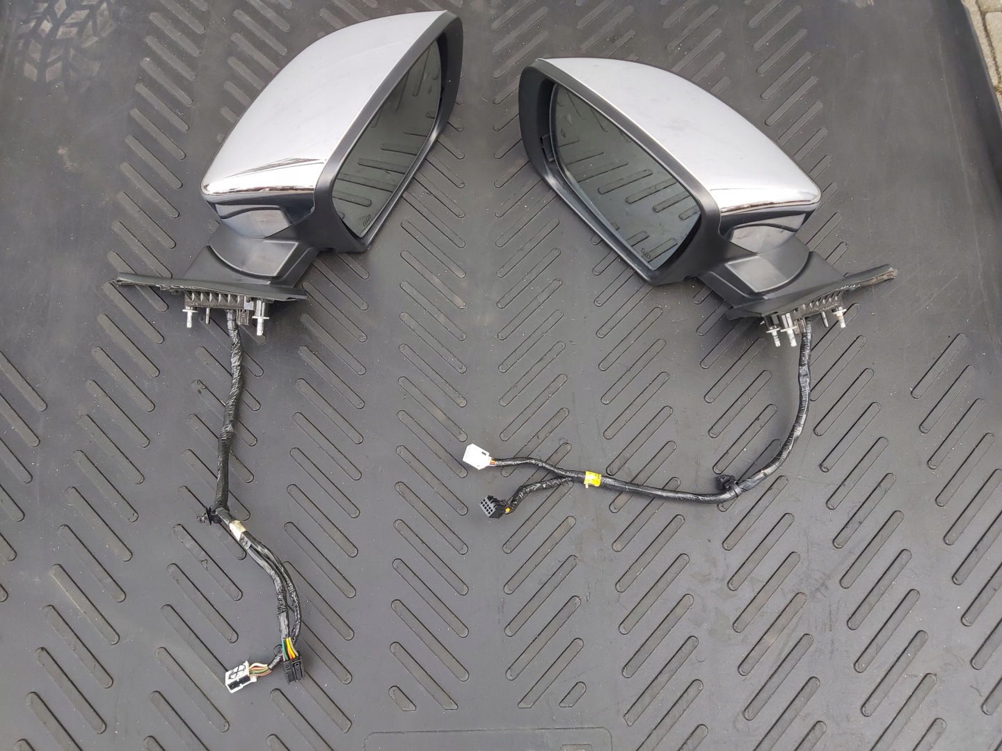 mirror right 9+9 PIN LANCIA THEMA II 300C