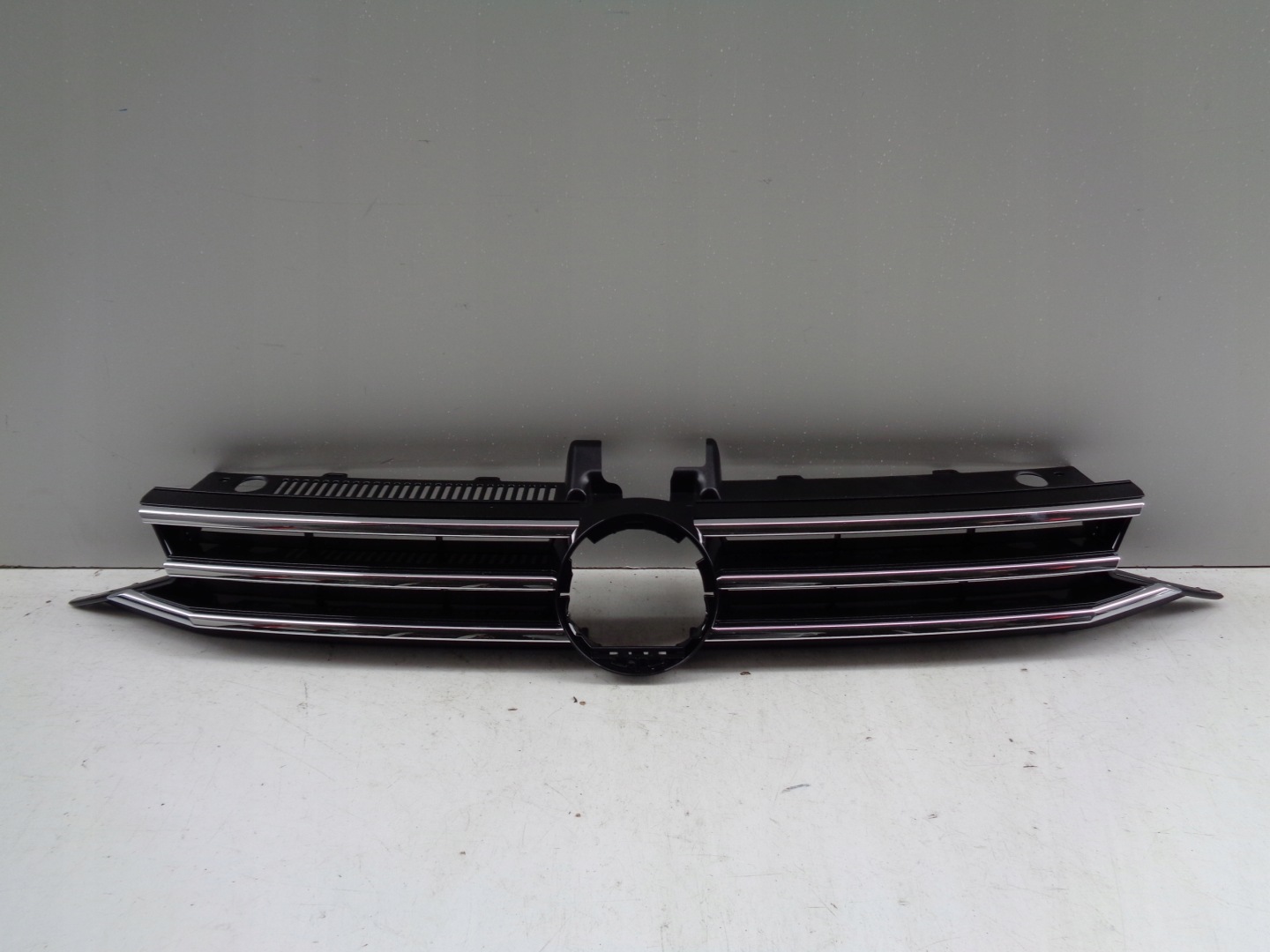 NO-WA-- Grille VW TOURAN 5TA 16