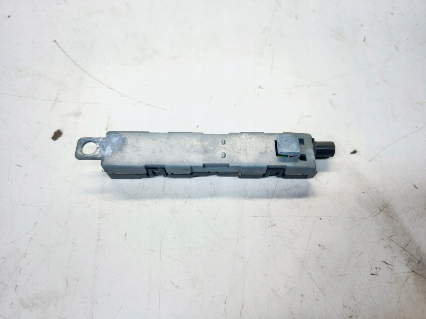 ANTENA verstärker antenne AUDI A5 8T CABRIO 8F0035225E