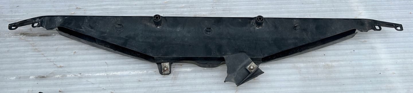 priečka horné steny predok BMW 7 F01