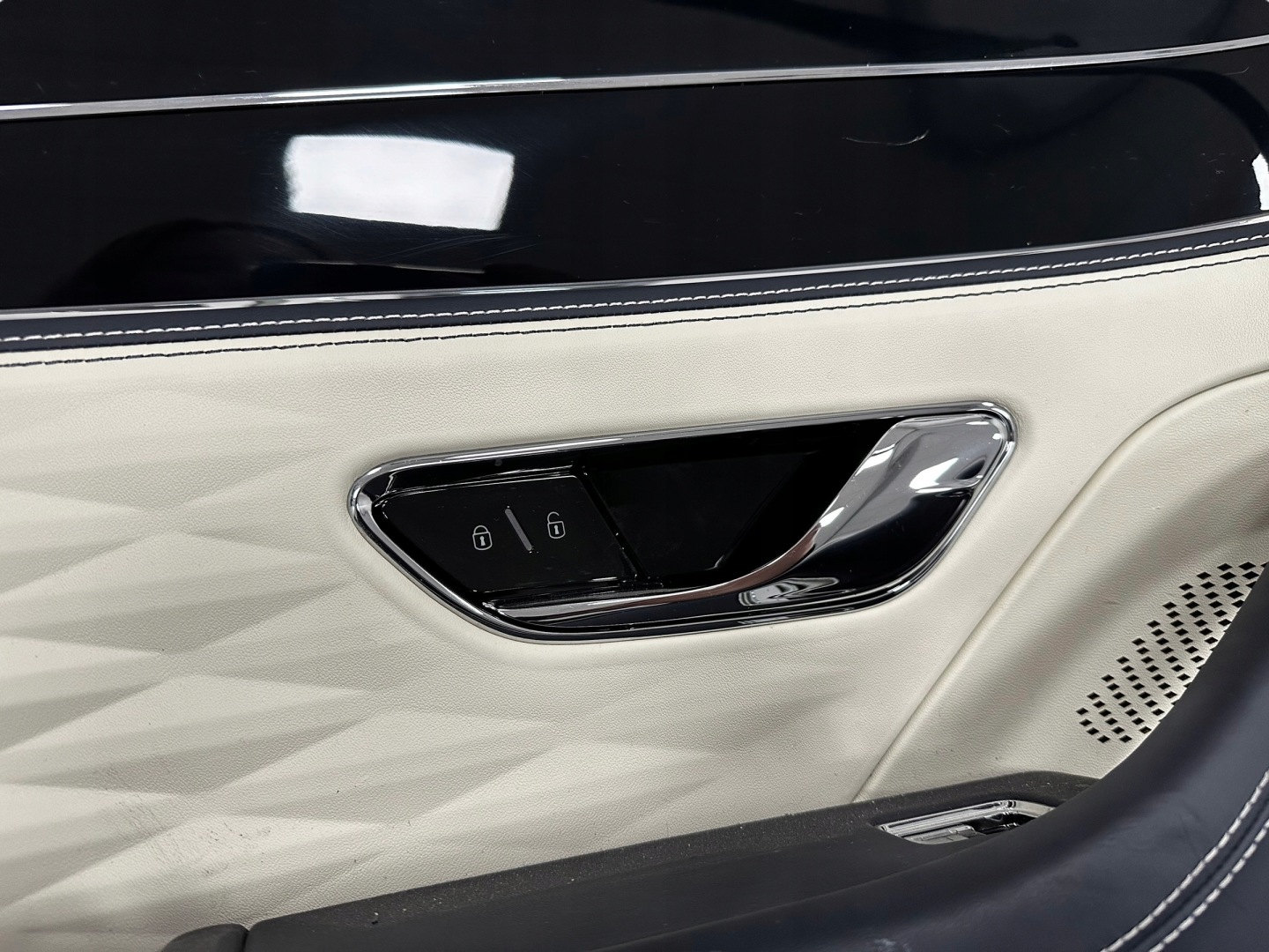BENTLEY FLYING SPUR RHD left front side door