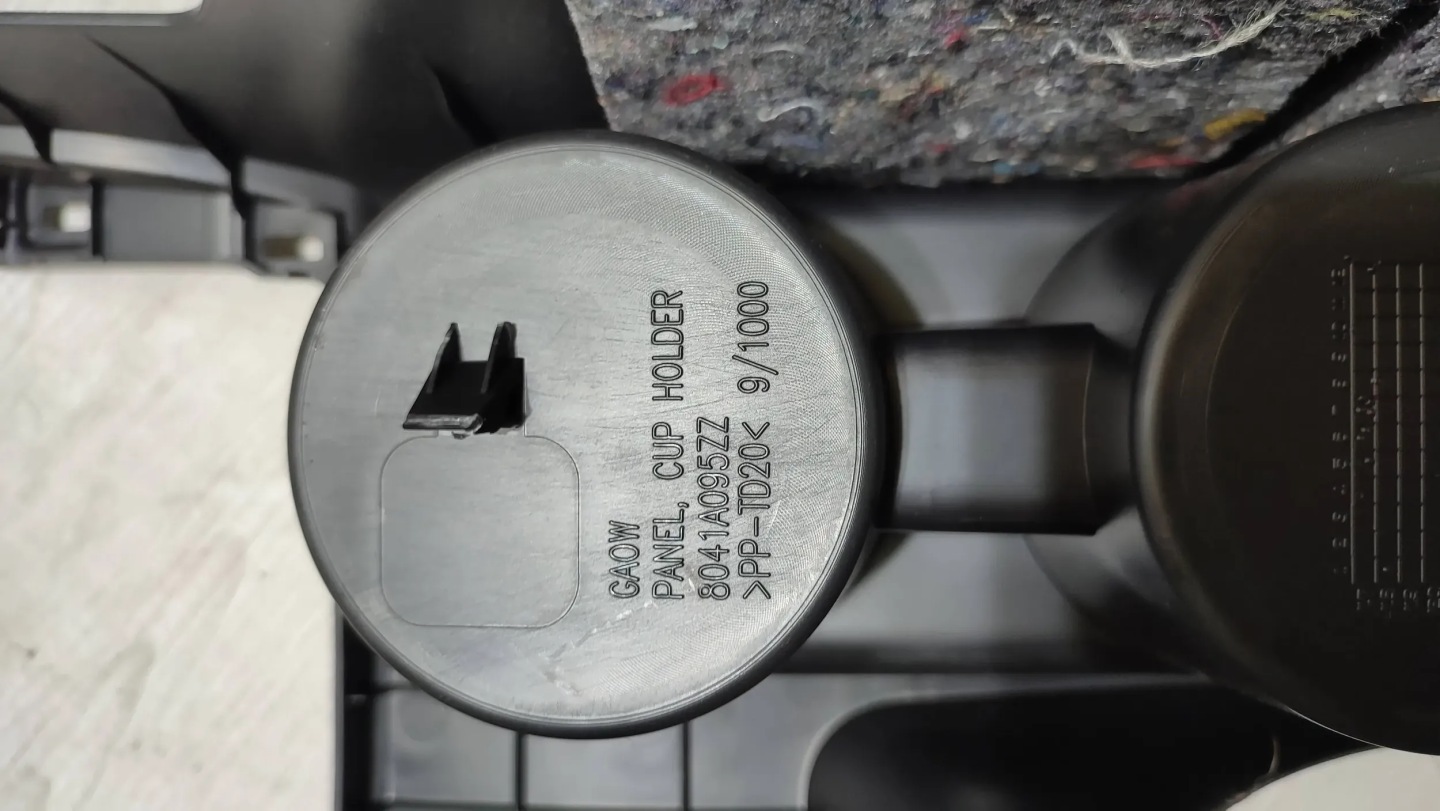 Mitsubishi ASX 18r. 1.6DiD bracket for kubki tunel central