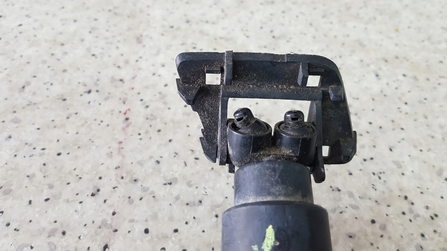 VW TOUAREG and 7L left washer REFLEKTORA 3385