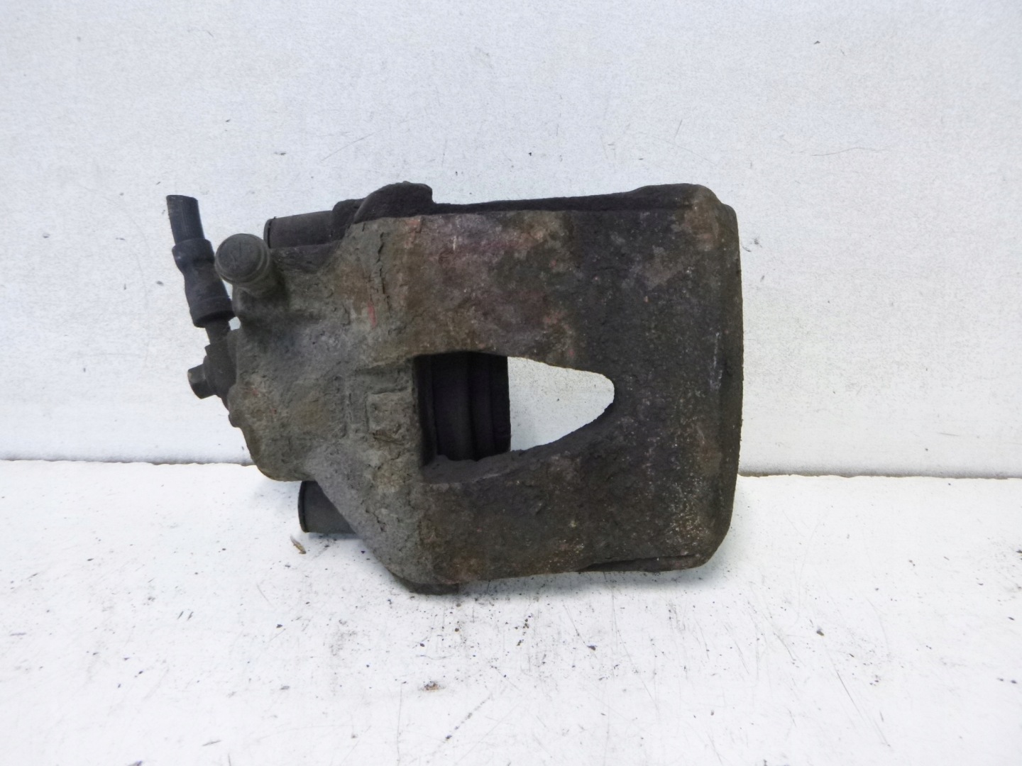 třmen brzdový předek VW GOLF V 1.4 2003 - 2009
