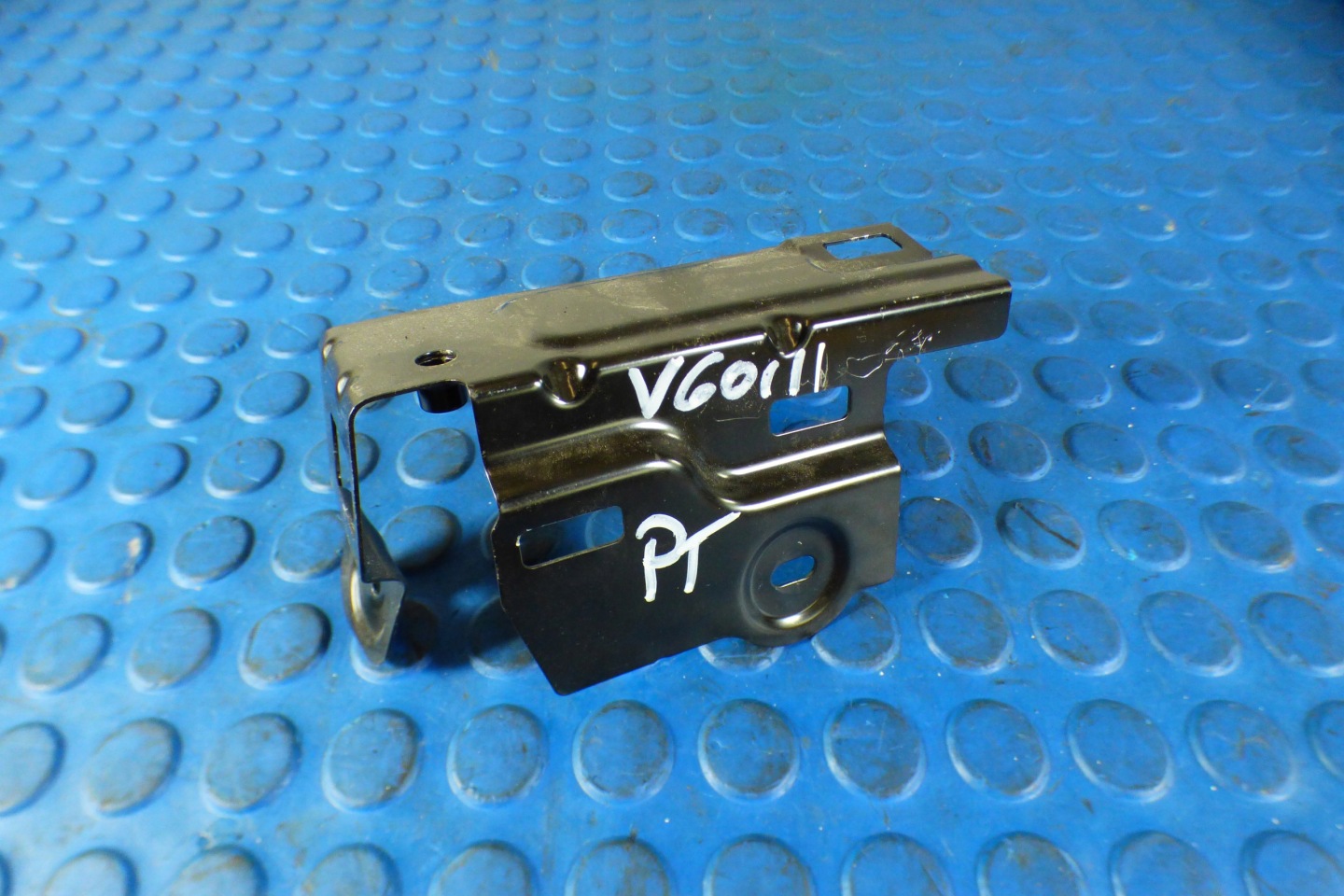 holder console bracket right left stBDB VOLVO S60 V60 III