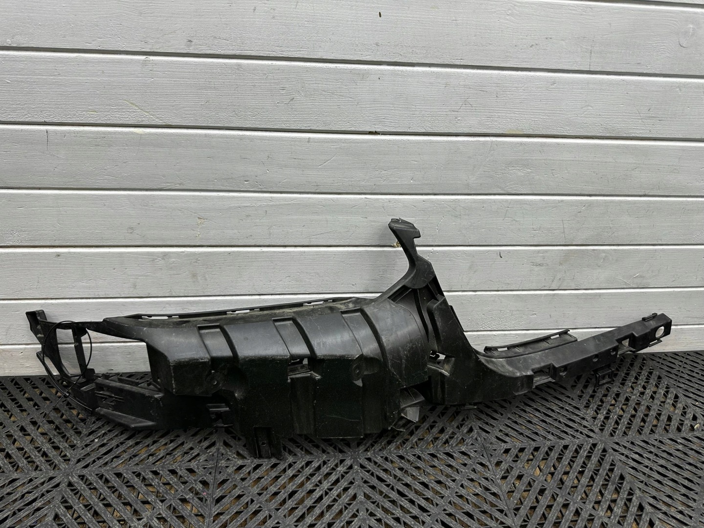 bumper bracket of the front BMW X3 G01 8081896
