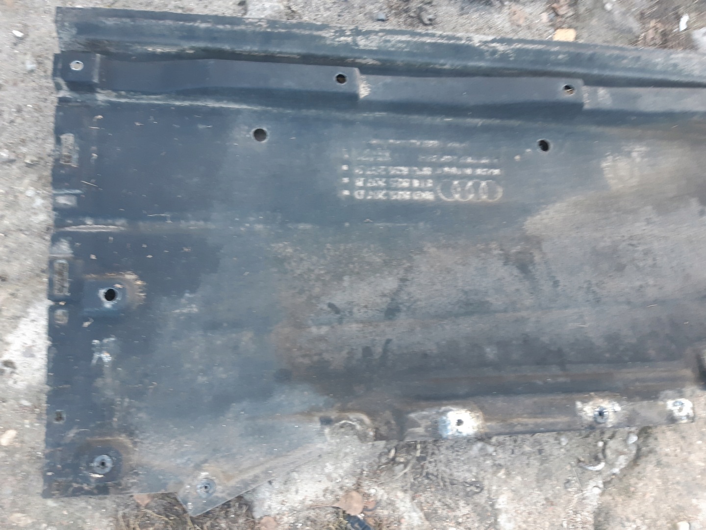 AUDI A4 B8 LIFT Blende Abdeckung abdeckung des Bodens Unterfahrschutz links