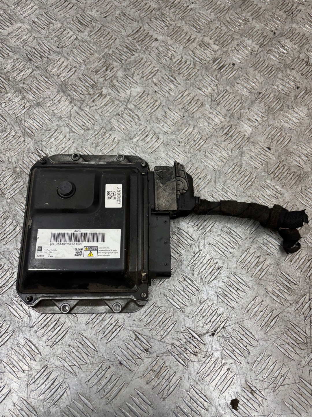 control unit of the engine computer OPEL ASTRA J 1.7 CDTI 155577647