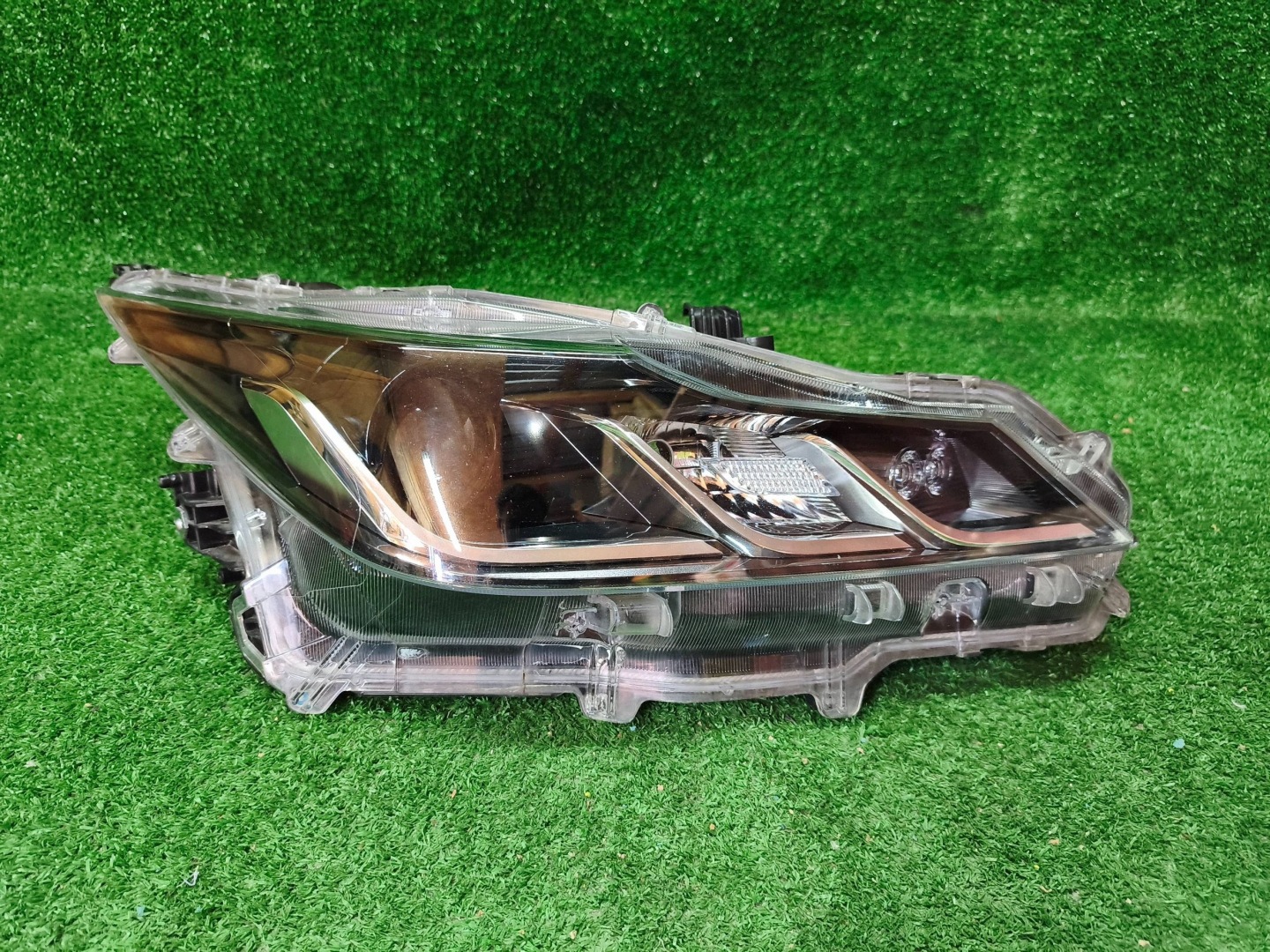 REFLEKTOR right front TOYOTA COROLLA E21 sedan LED NR.1513