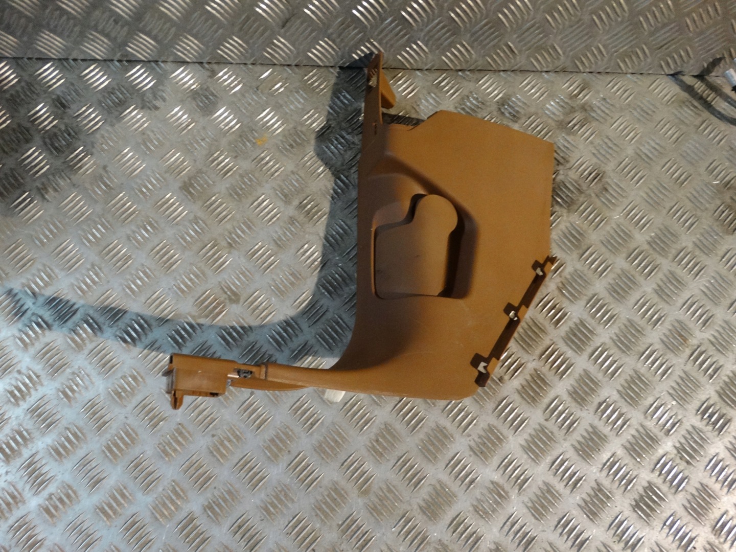 IDEALNA cover SLUPKA A left PORSCHE CAYENNE 9Y 1