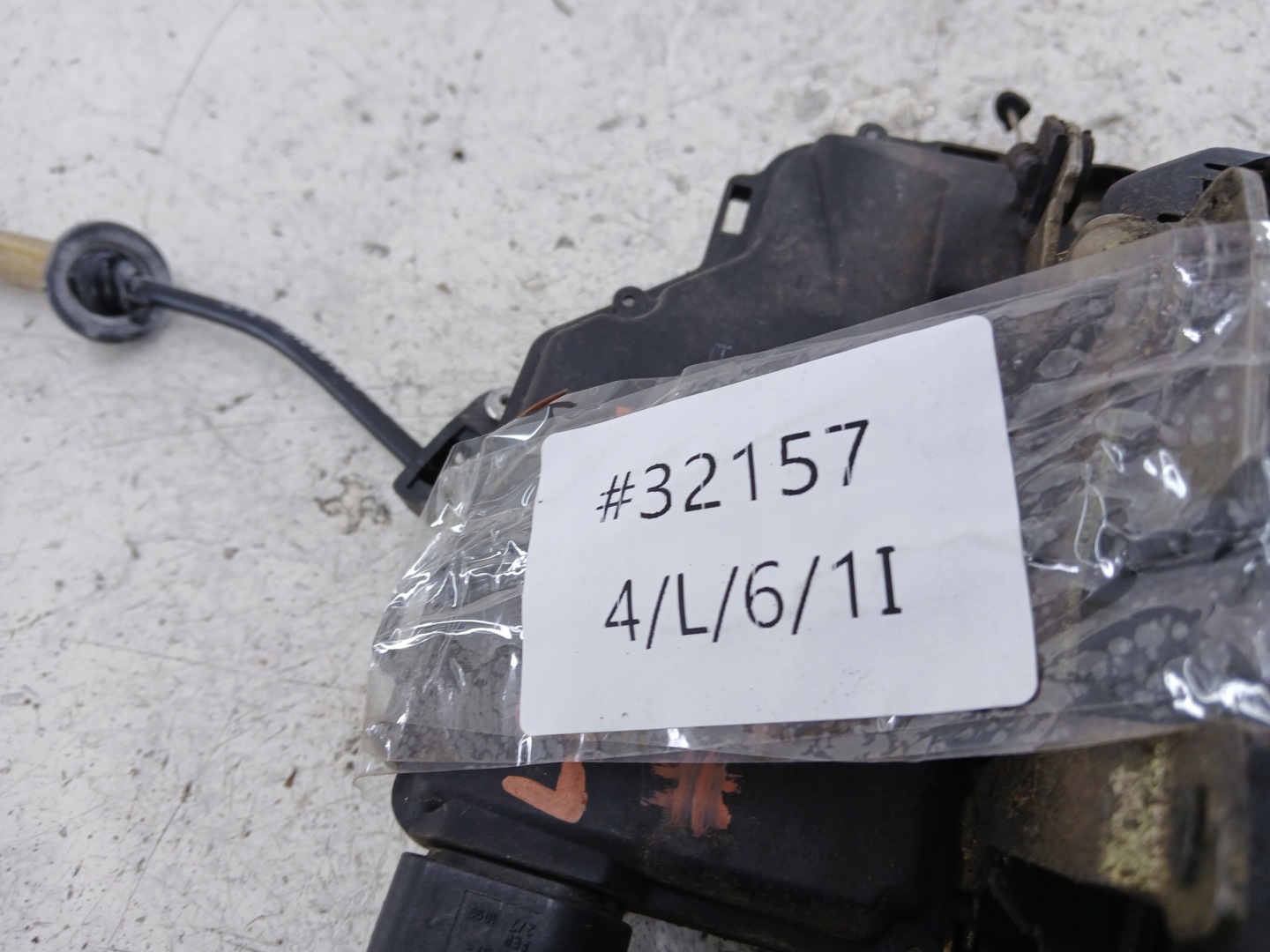 VW PASSAT B5 SKODA OCTAVIA and LEON and lock door left front 3B1837015A
