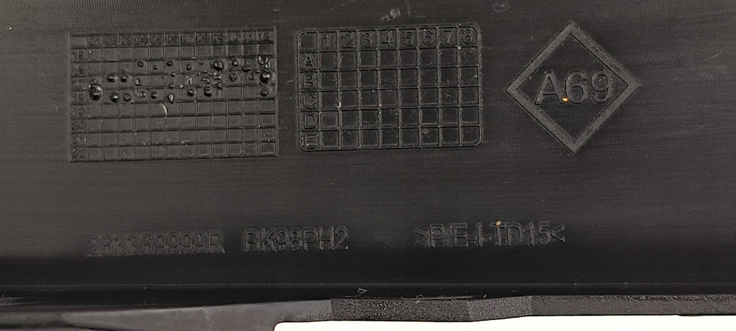 grid of a bumper left front 263369999R RENAULT CLIO IV