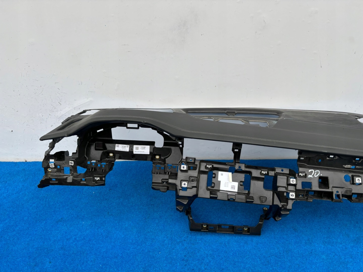 AUDI Q8 4M dashboard instrument panel console below display HUD 4M8857033 NR20