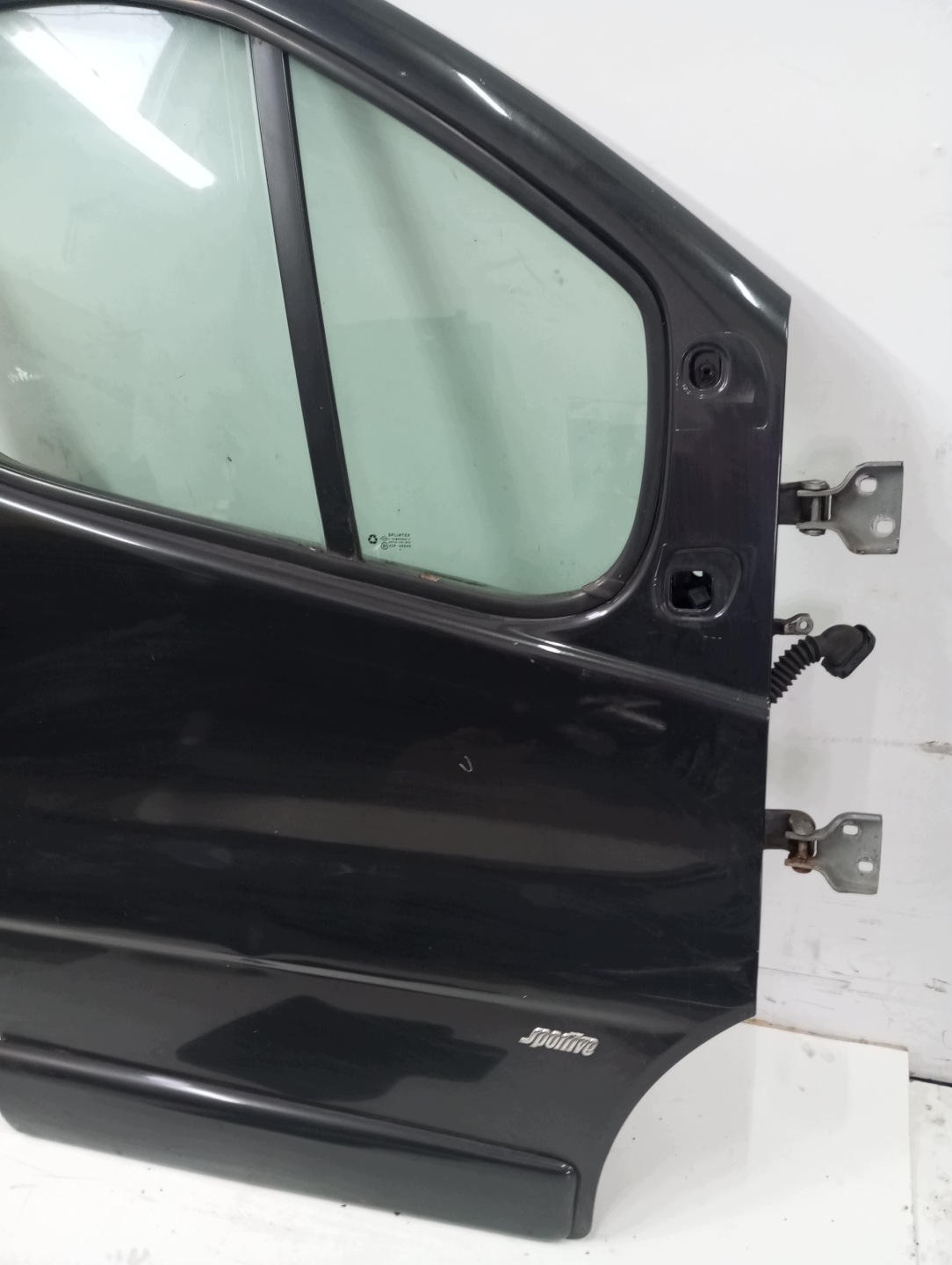 dvere pravé predné TRAFIC VIVARO 09R