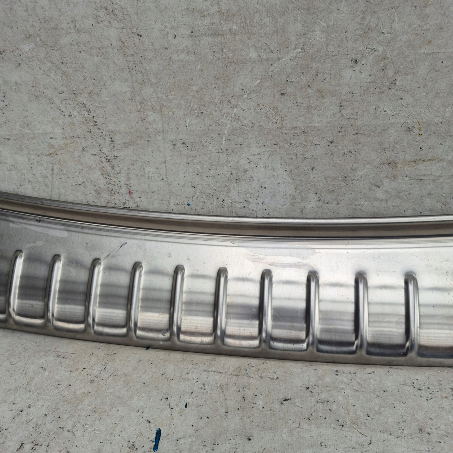 PORSCHE CAYENNE und 7L - CHROM der Stoßstange heck