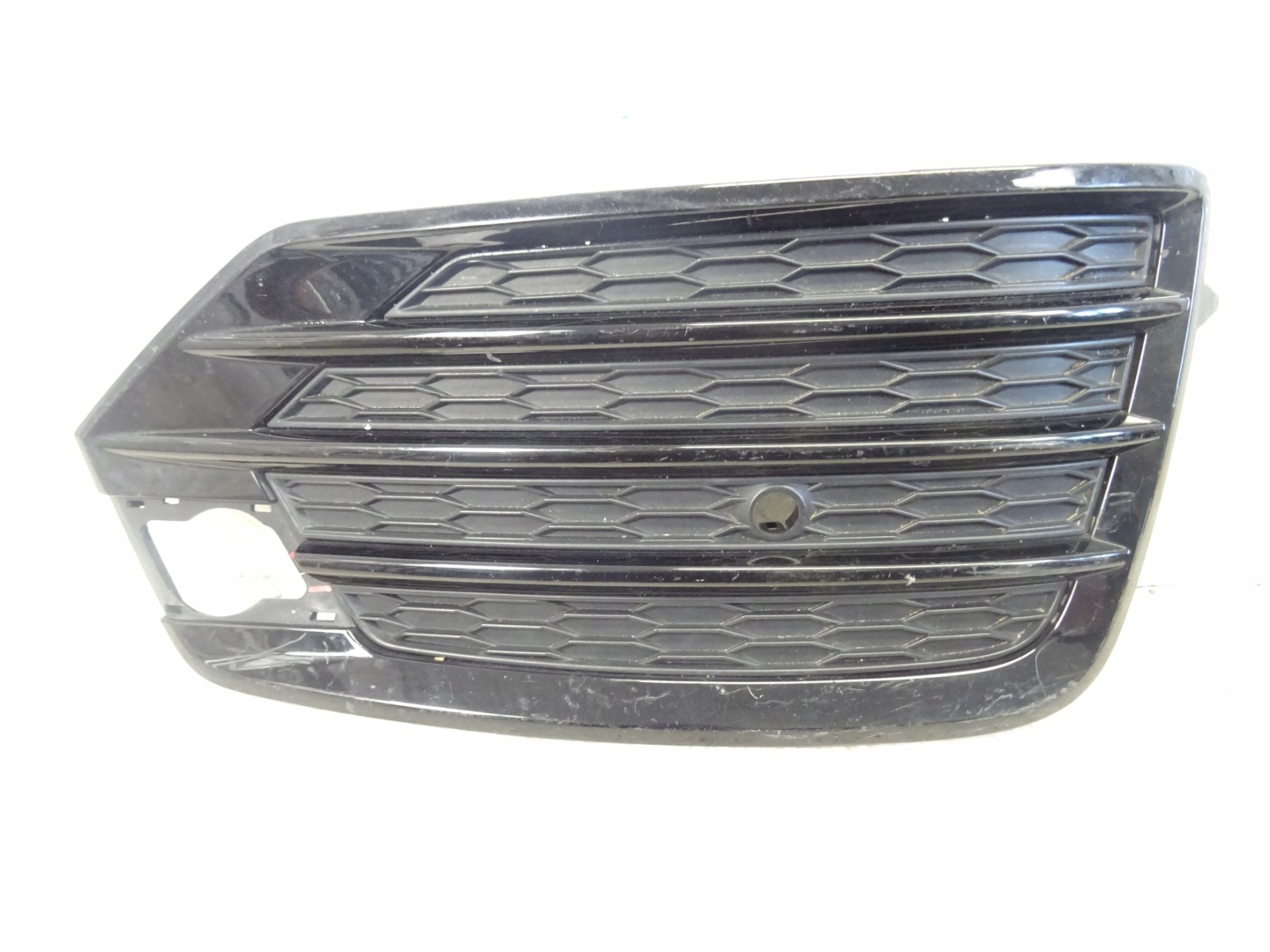 grid of a bumper front front right AUDI Q3 8U S-LINE LIFT 8U0807152C