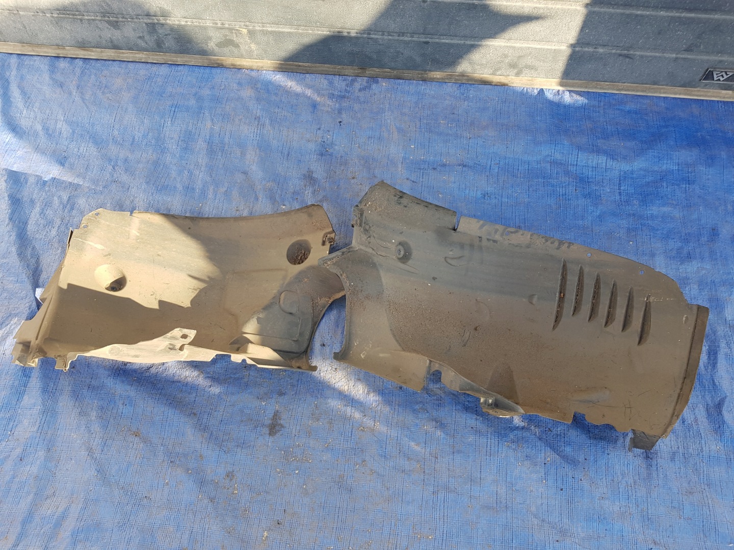 complete mudguard right front MERCEDES W204 2046984030 2046984430