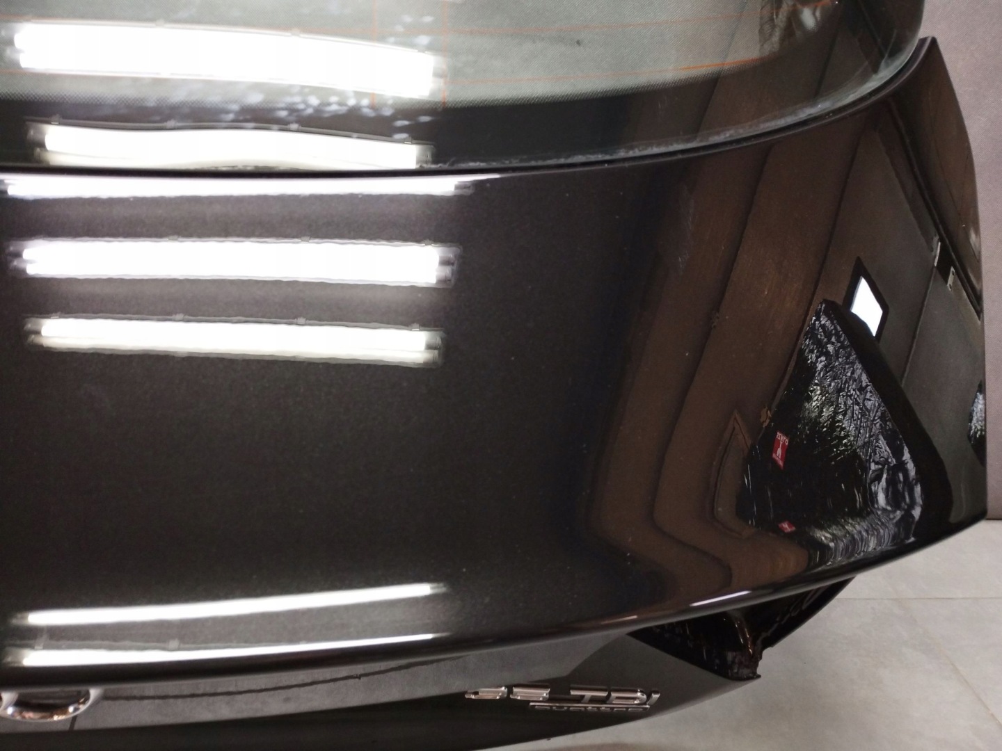 Audi A5 Sportback 8TA boot door window LY9T