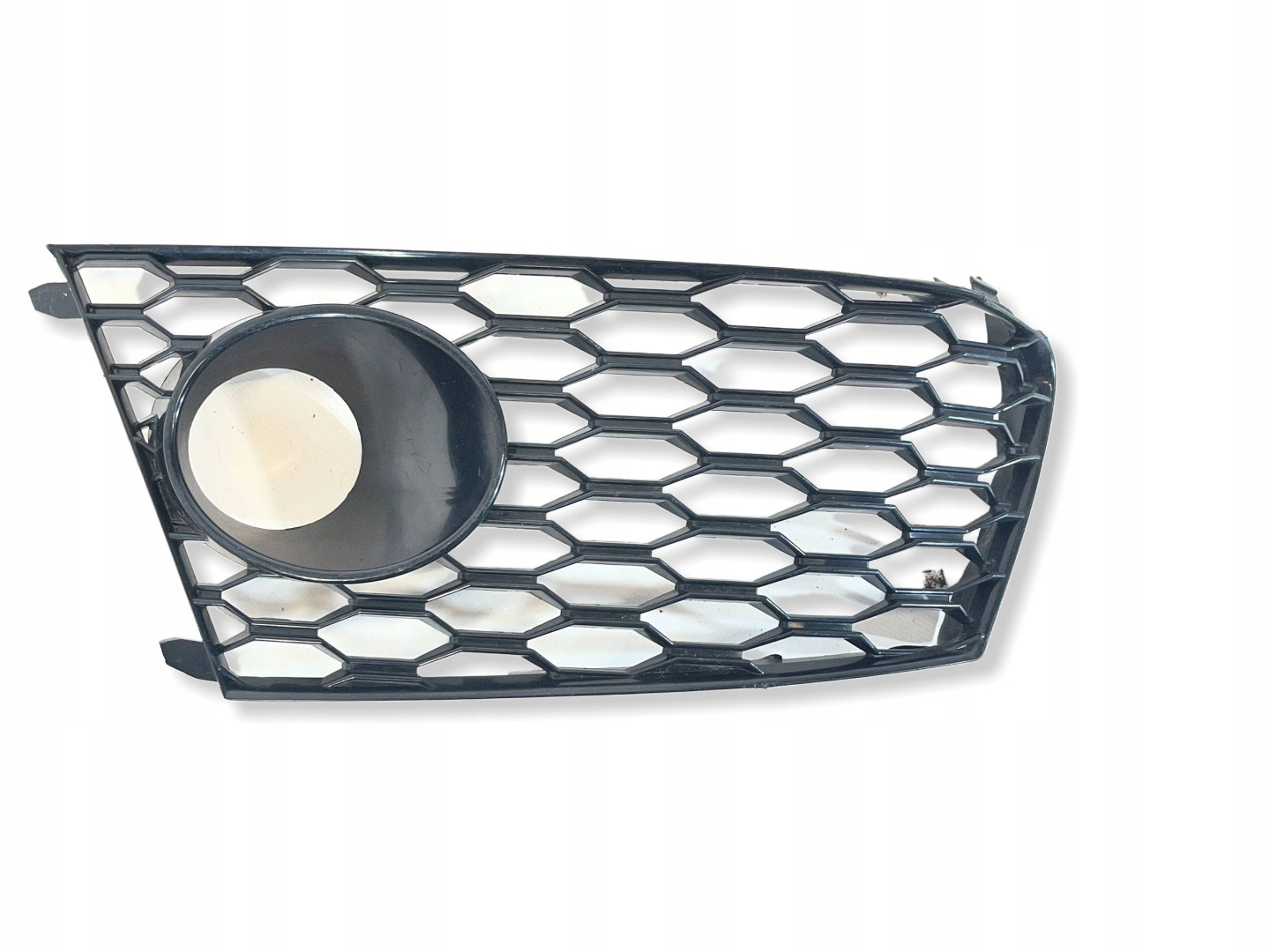 grid of a bumper side left Audi A6 C7 4G0807681T