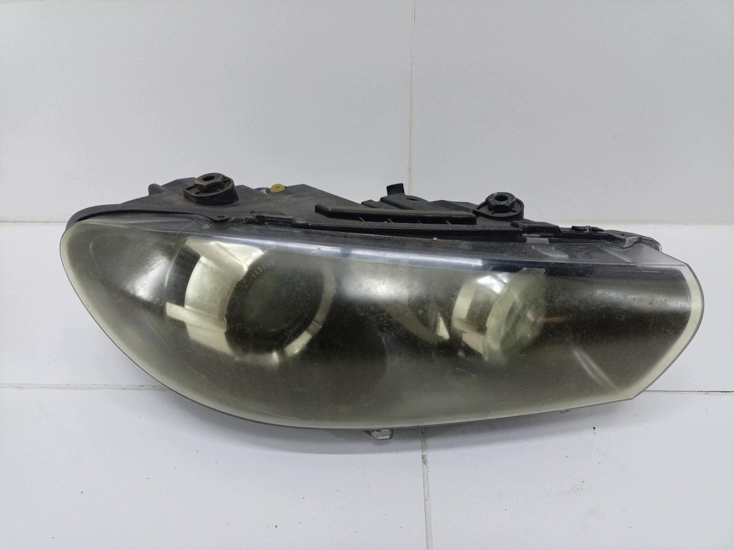 light front Volkswagen Scirocco 3 2009 1K8941032E