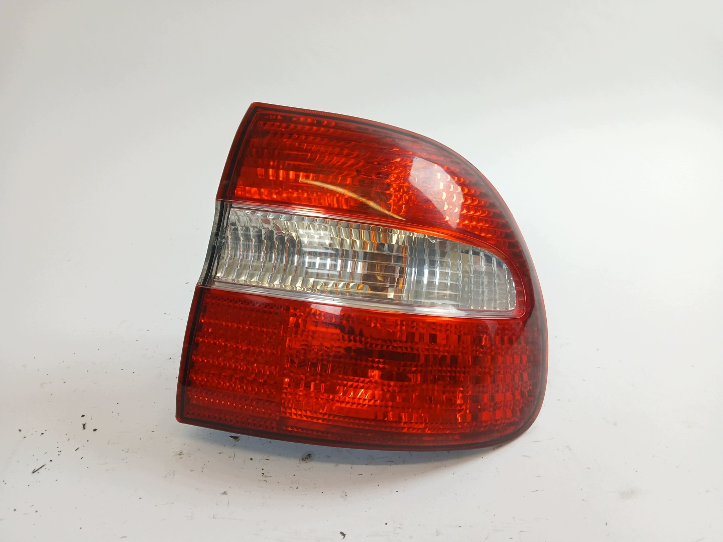 VOLVO V40 and light right rear part