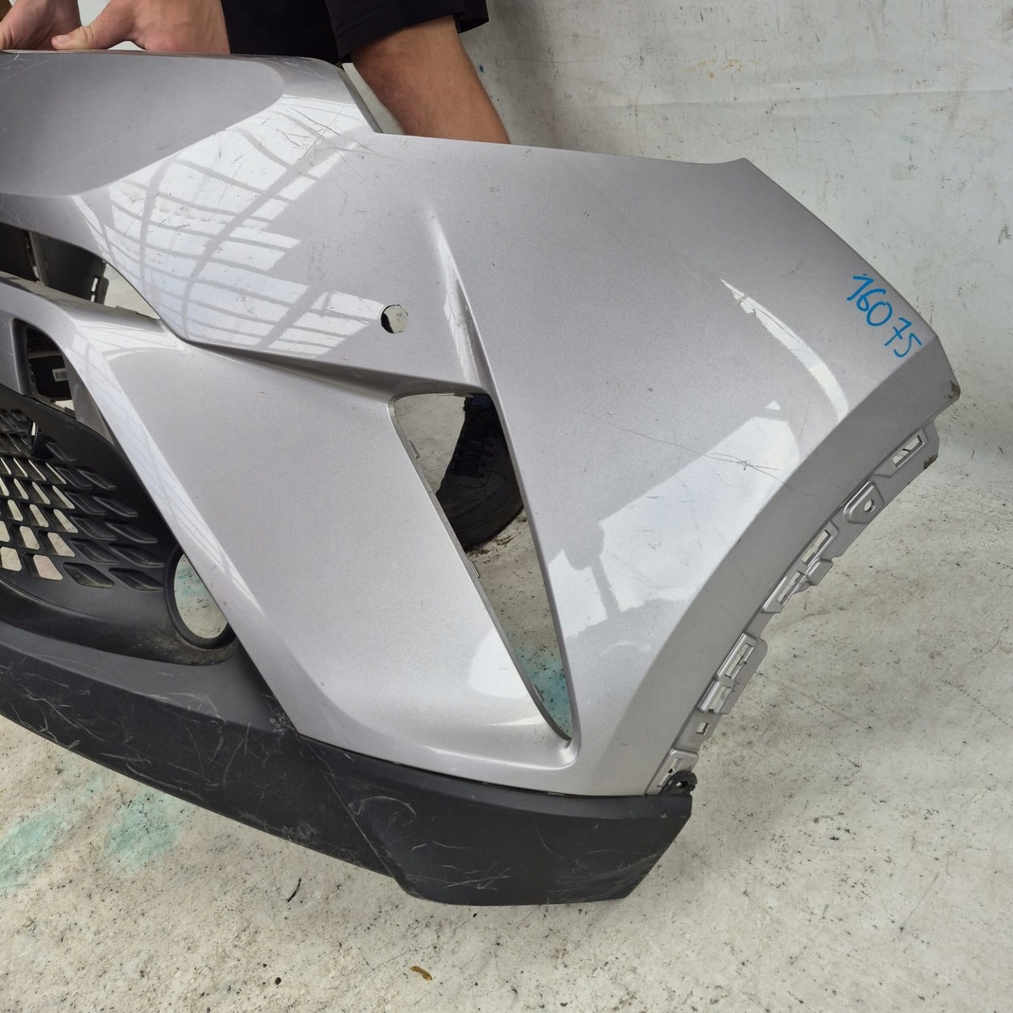 TOYOTA C-HR and 1 16-19 bumper front front 4XPDC