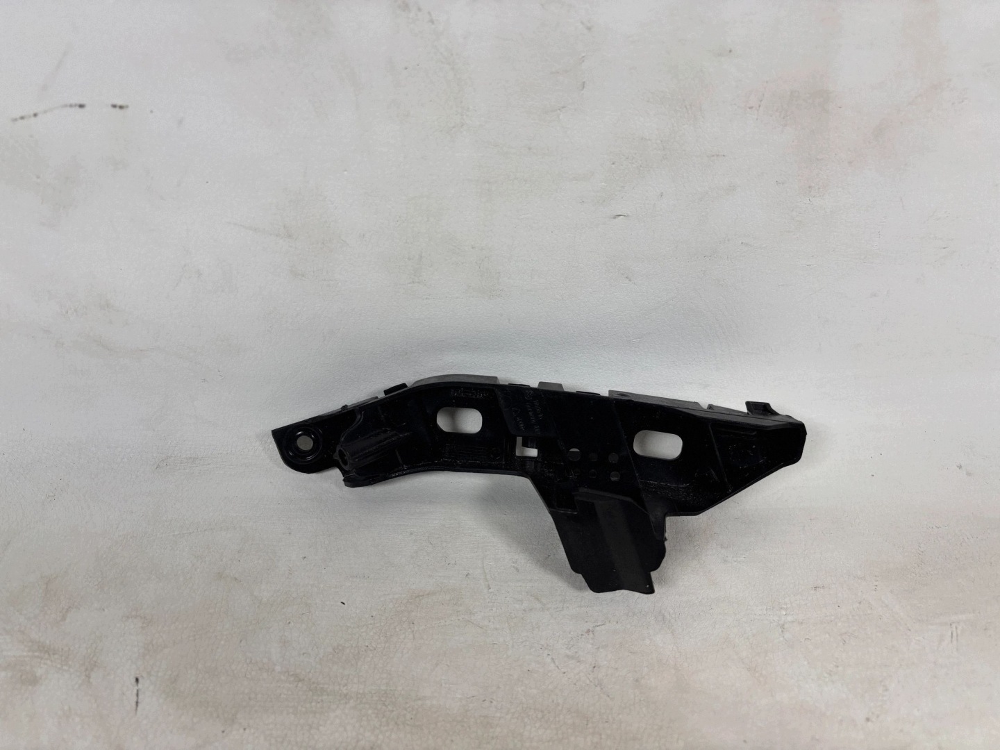 Volkswagen Touran III bumper bracket 5TA807184