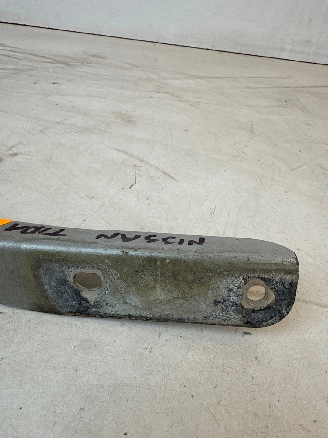 hinge bonnets front front left Nissan Tiida