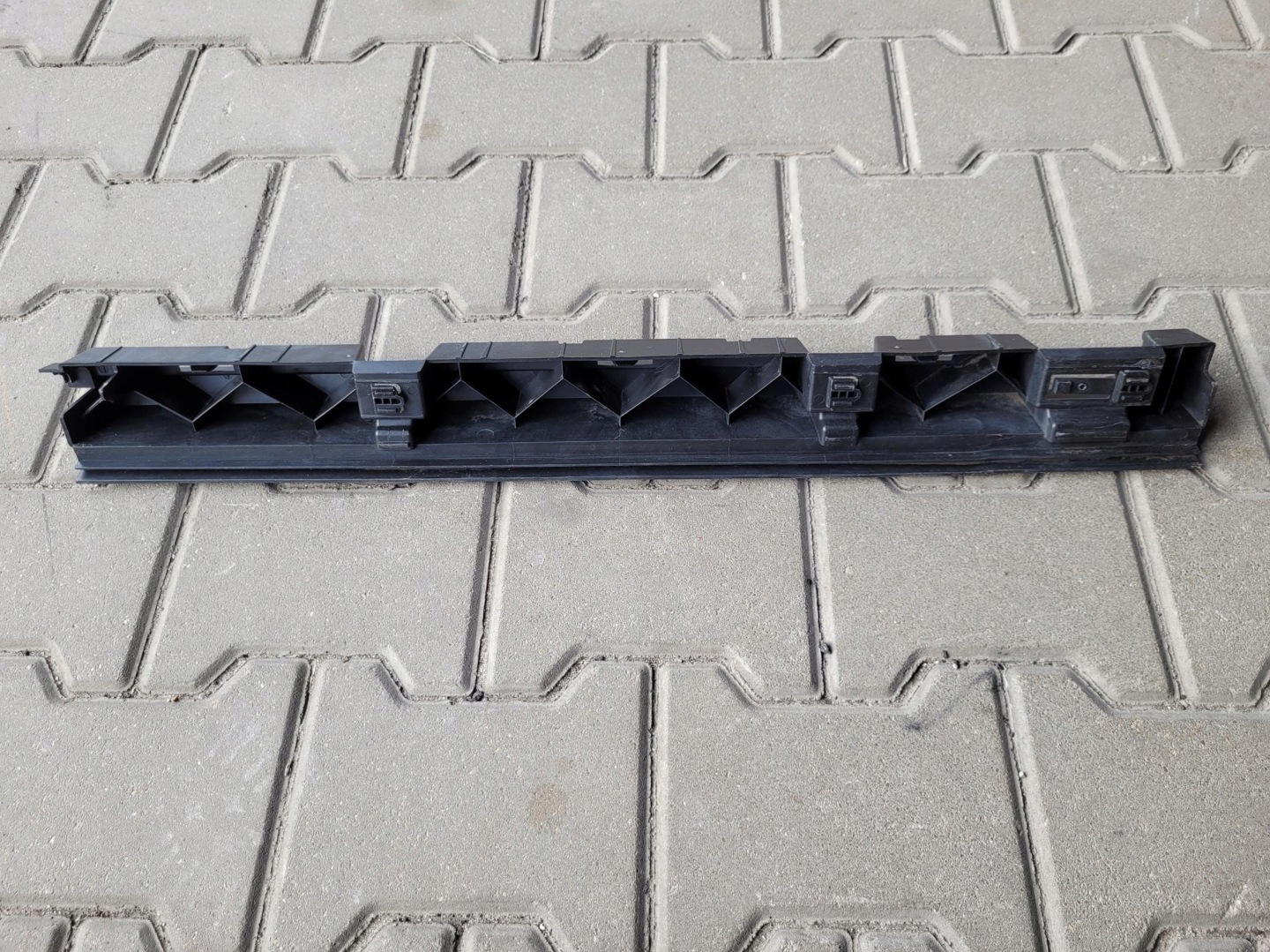 support holder mouldings PROGOWEJ right 31386132 VOLVO S90 II V90
