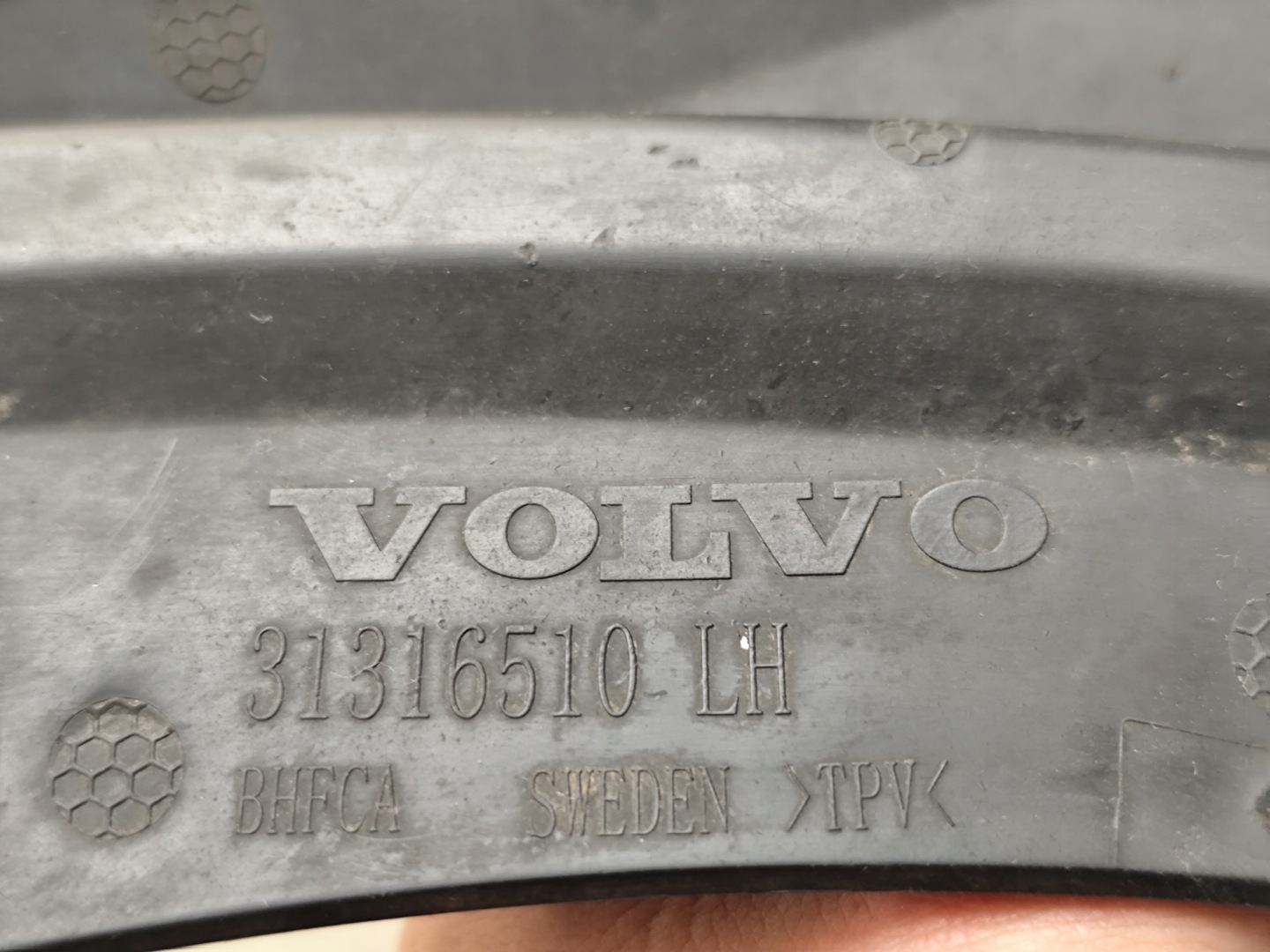 VOLVO V40 II 2012 CHLAPACZ bal hátsó 31316510