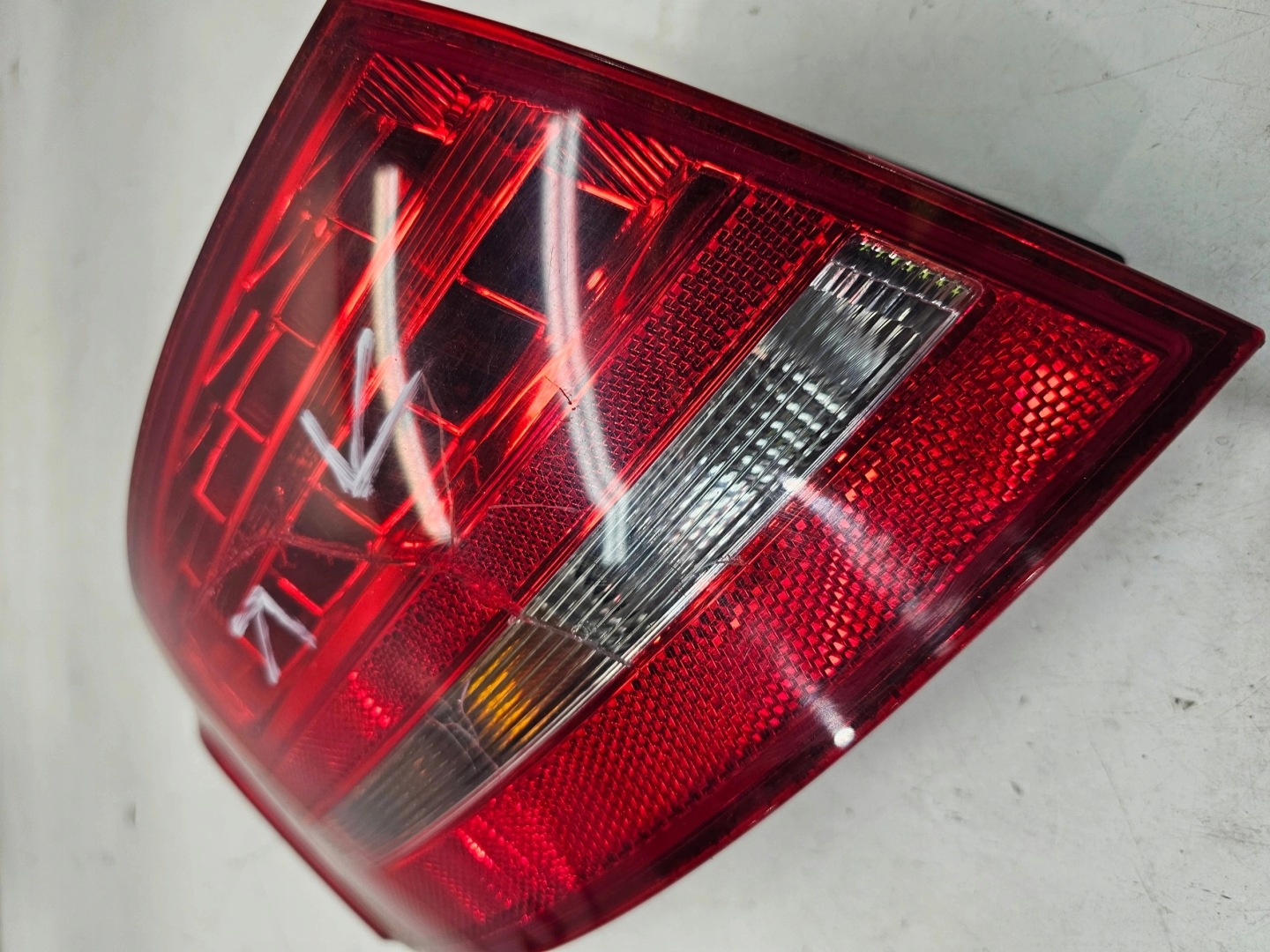 light left rear part LED W fender AUDI A4 B8 AVANT KOMBI 8K9945096B