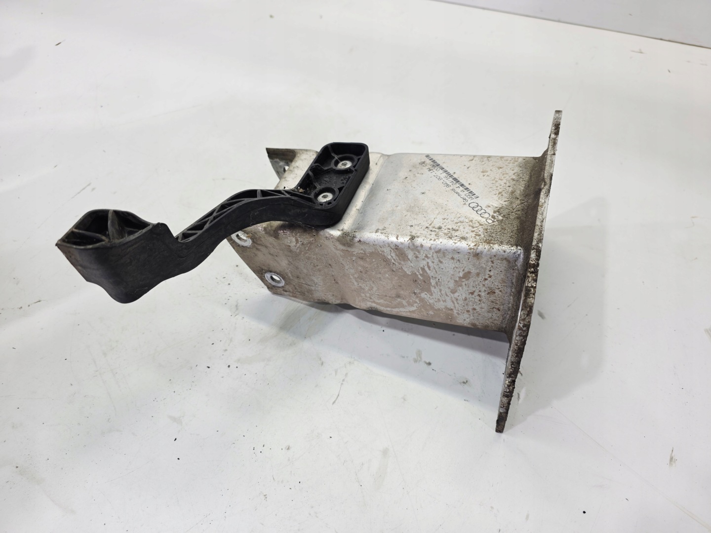 beam tip PODLUZNICY right AUDI A4 B9 8W0807134