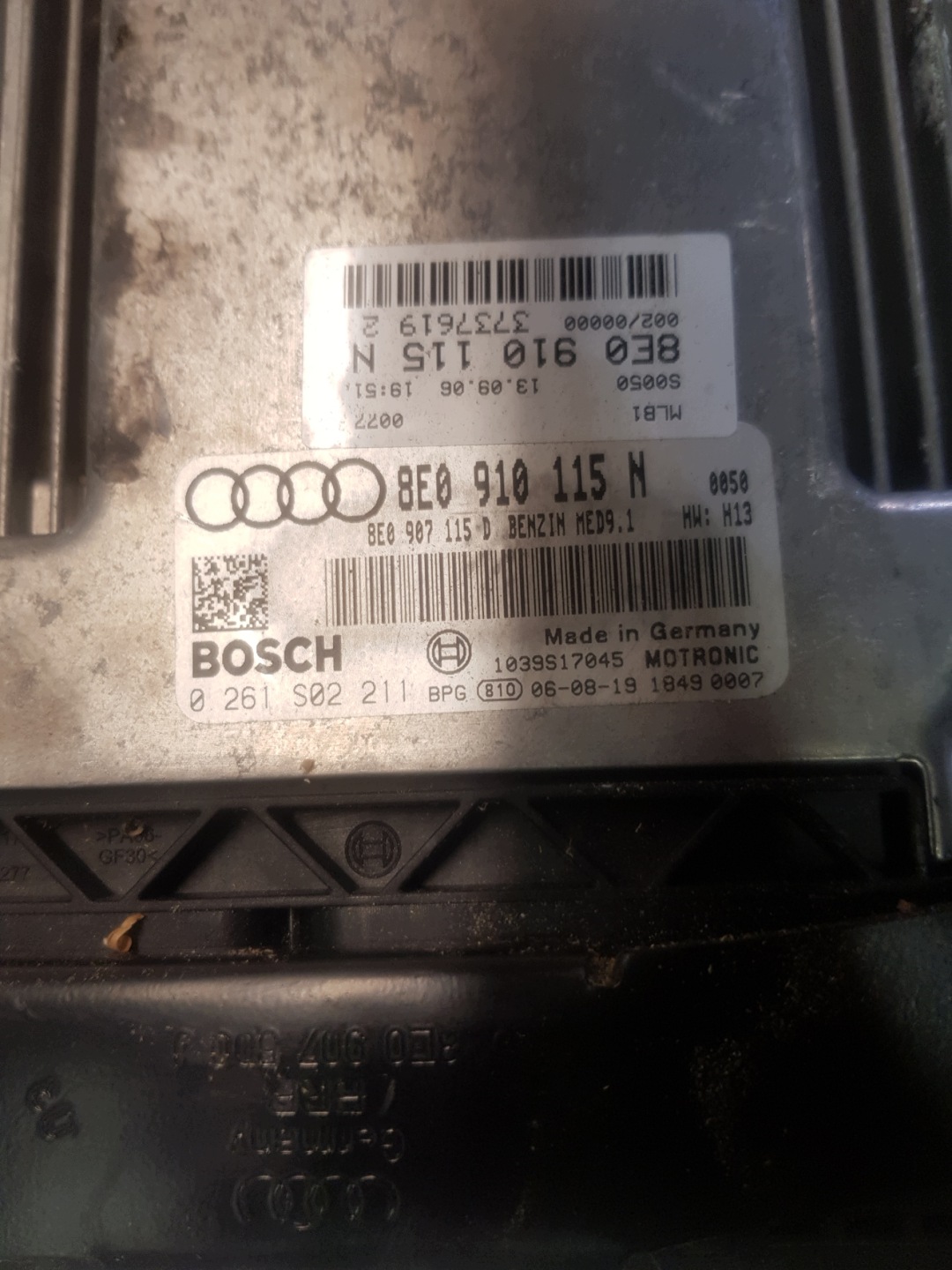 AUDI A4 B7 2.0TFSI computer motore centralina 8E0910115N 0261S02211