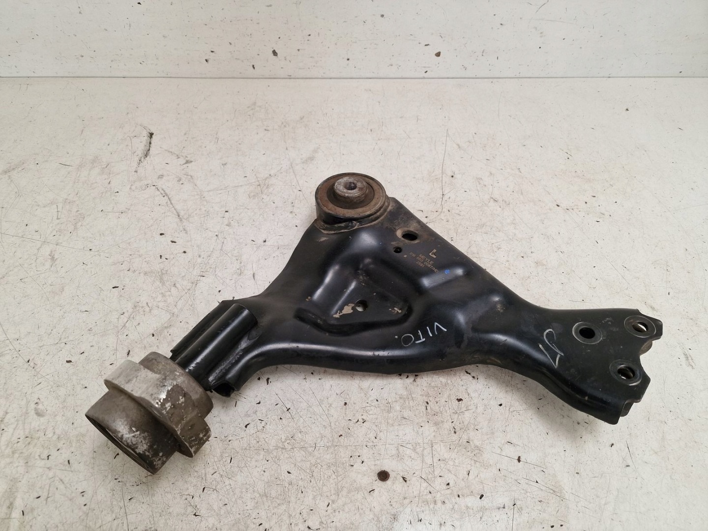 arm front front left Mercedes Vito W639