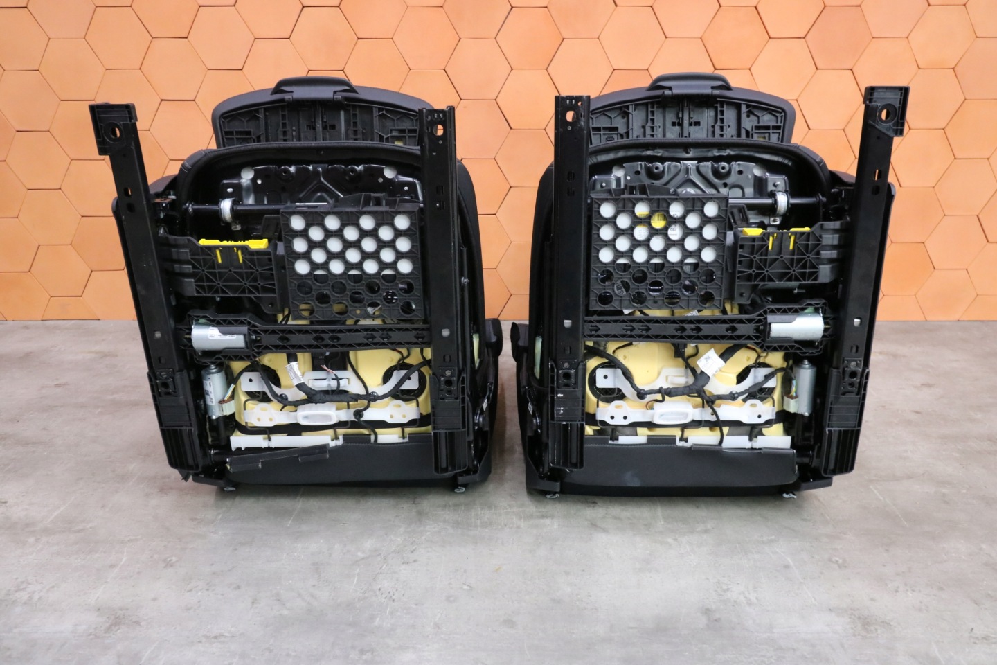 BMW i4 G26 inner seats side TUNEL m-packet WENTYLOWANE GRZANE