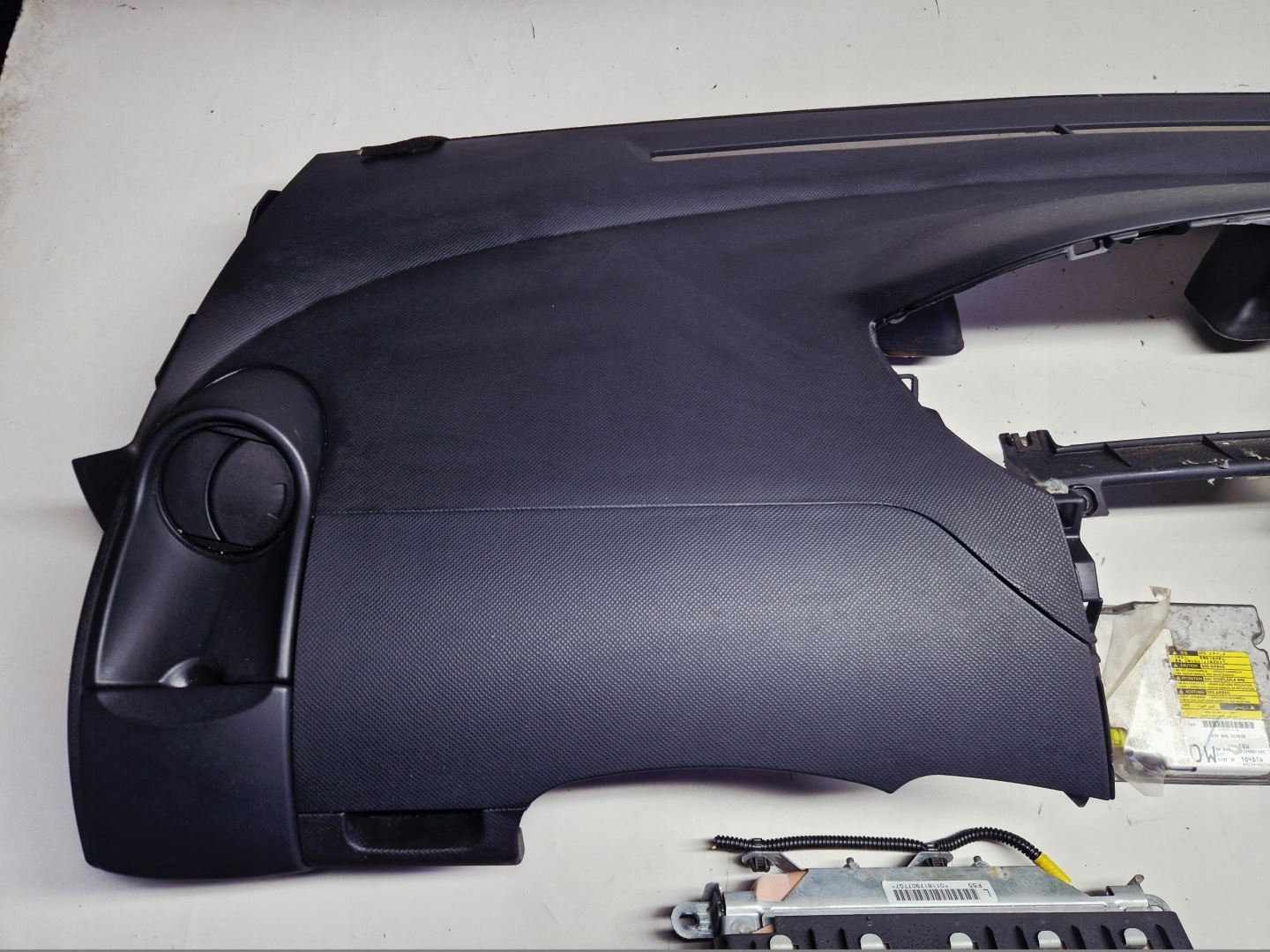 TOYOTA YARIS II dashboard console airbag SENSOR tension belts KOMPLET