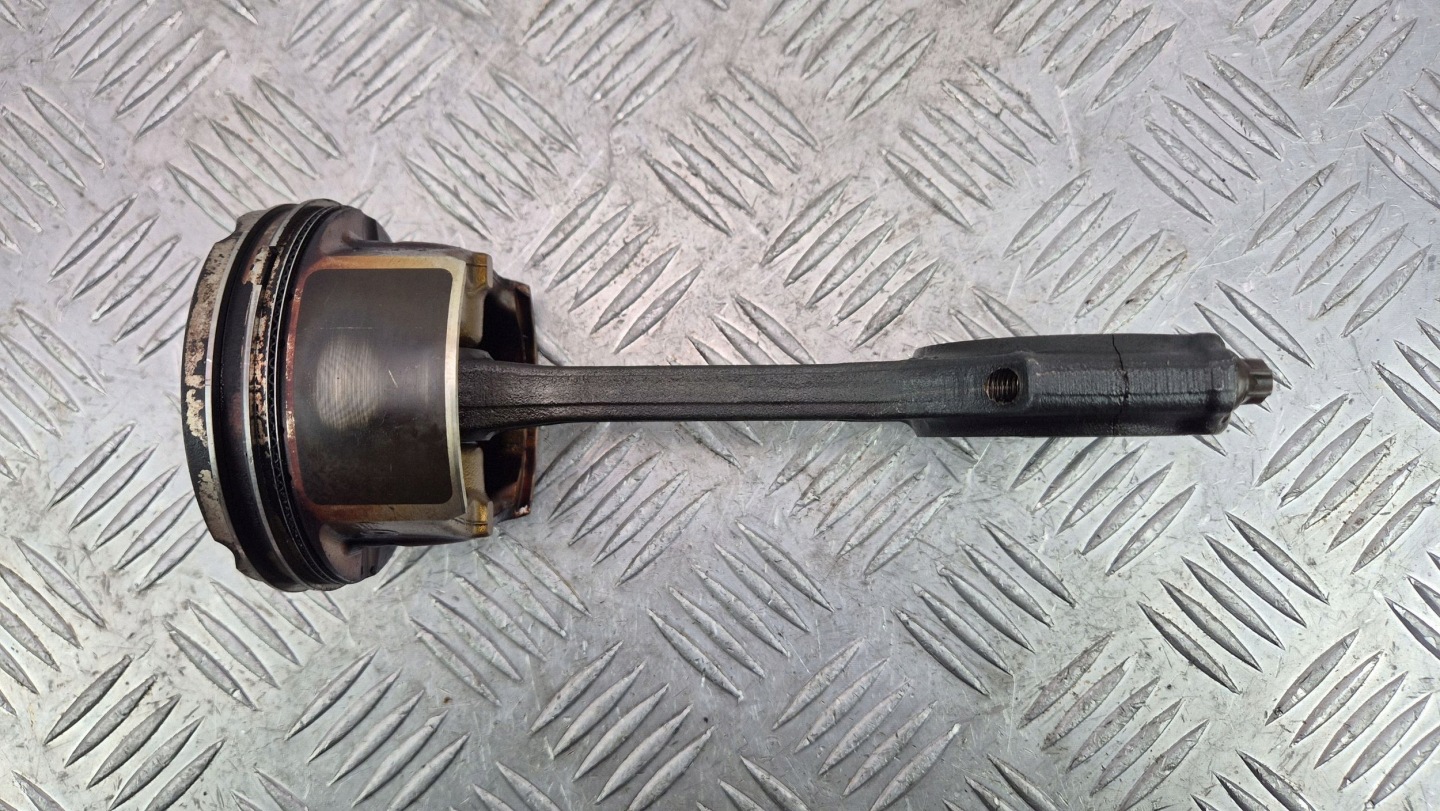 piston with connecting rod Mercedes C180 CGI W204 0821RA M271