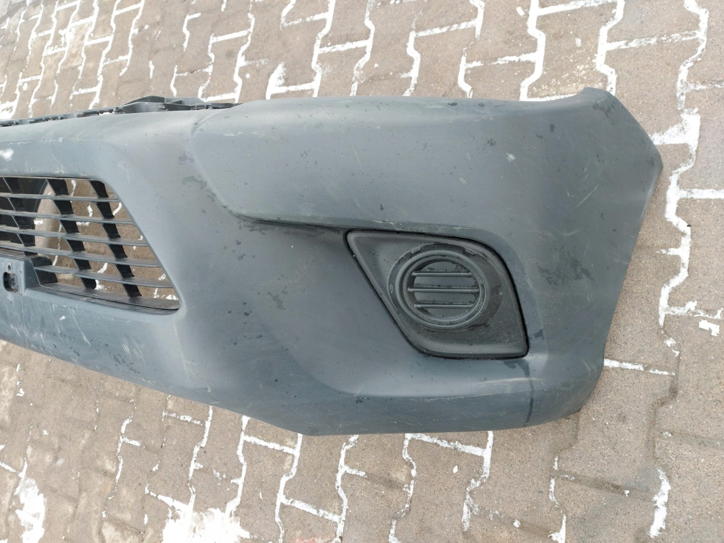 Toyota Hilux VIII bumper front front oryg