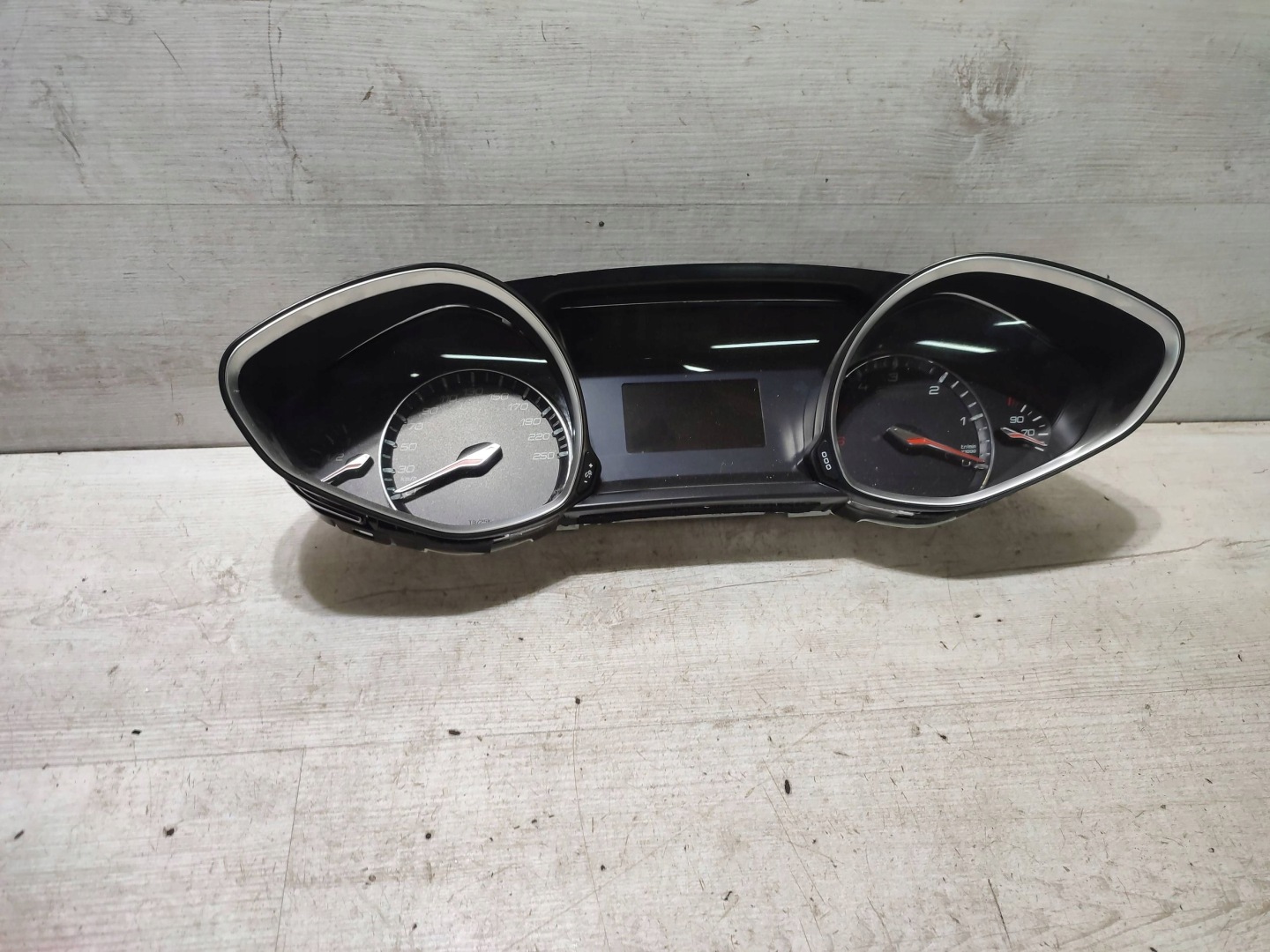 Peugeot 308 2019 dials / Predkosciomierz
