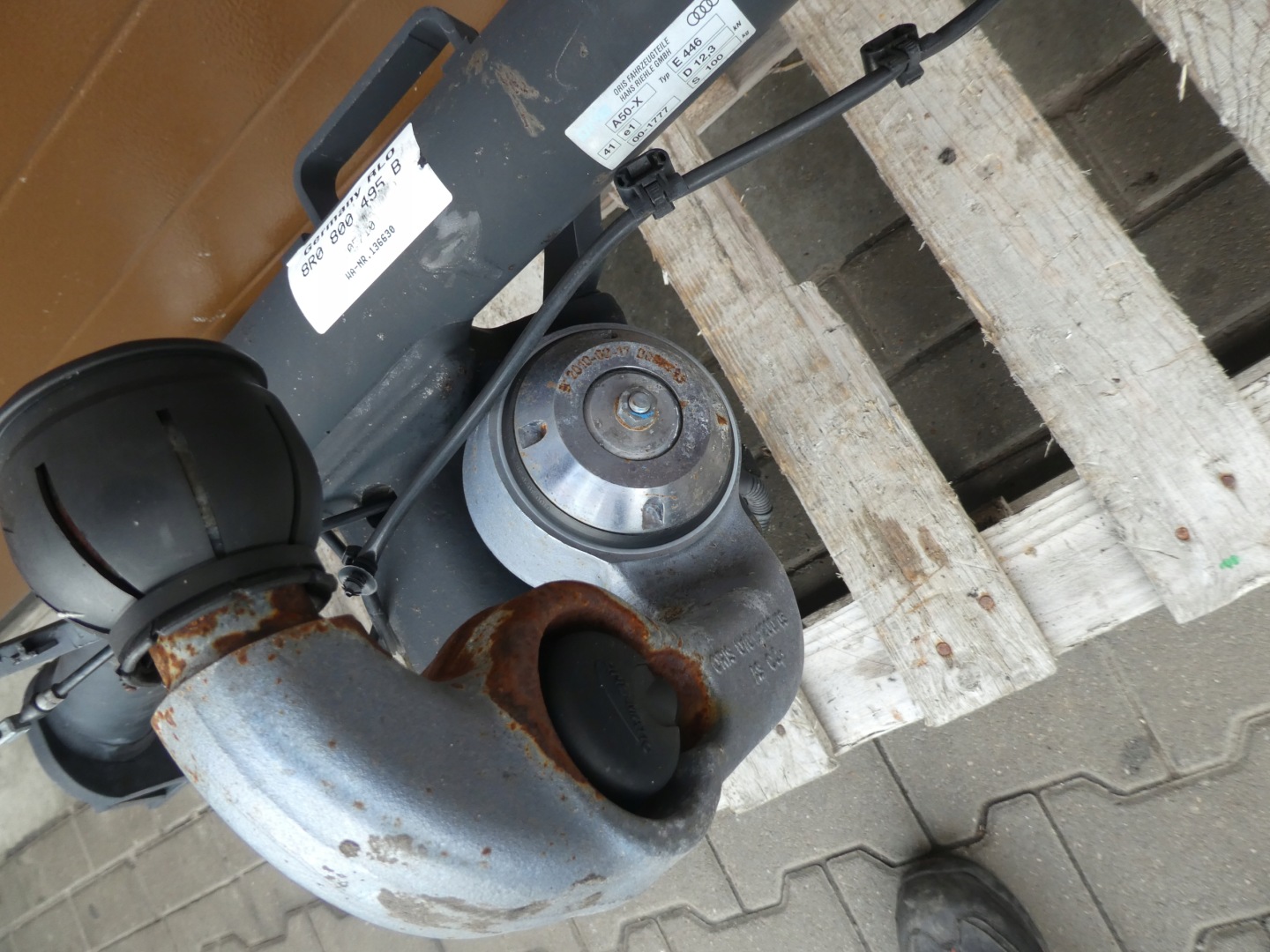 tow AUDI Q5 8R 8R0800495B