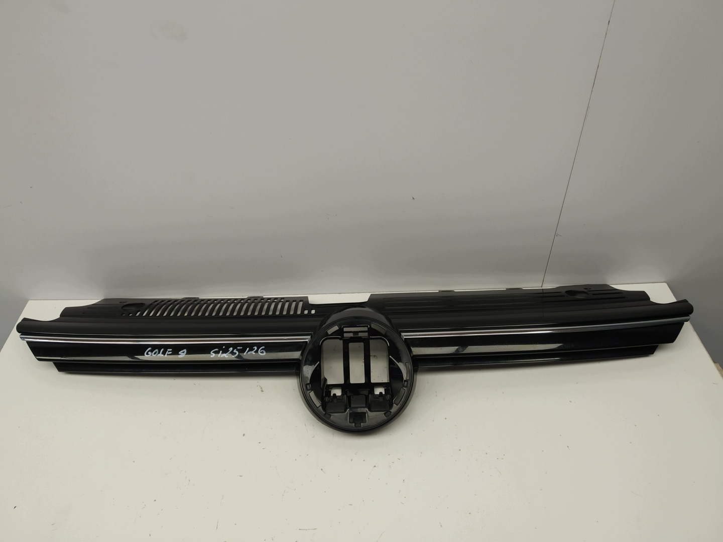 2019r + Vw Golf VIII 8 front PREKLADgrill w bumper front 5H0853651N original