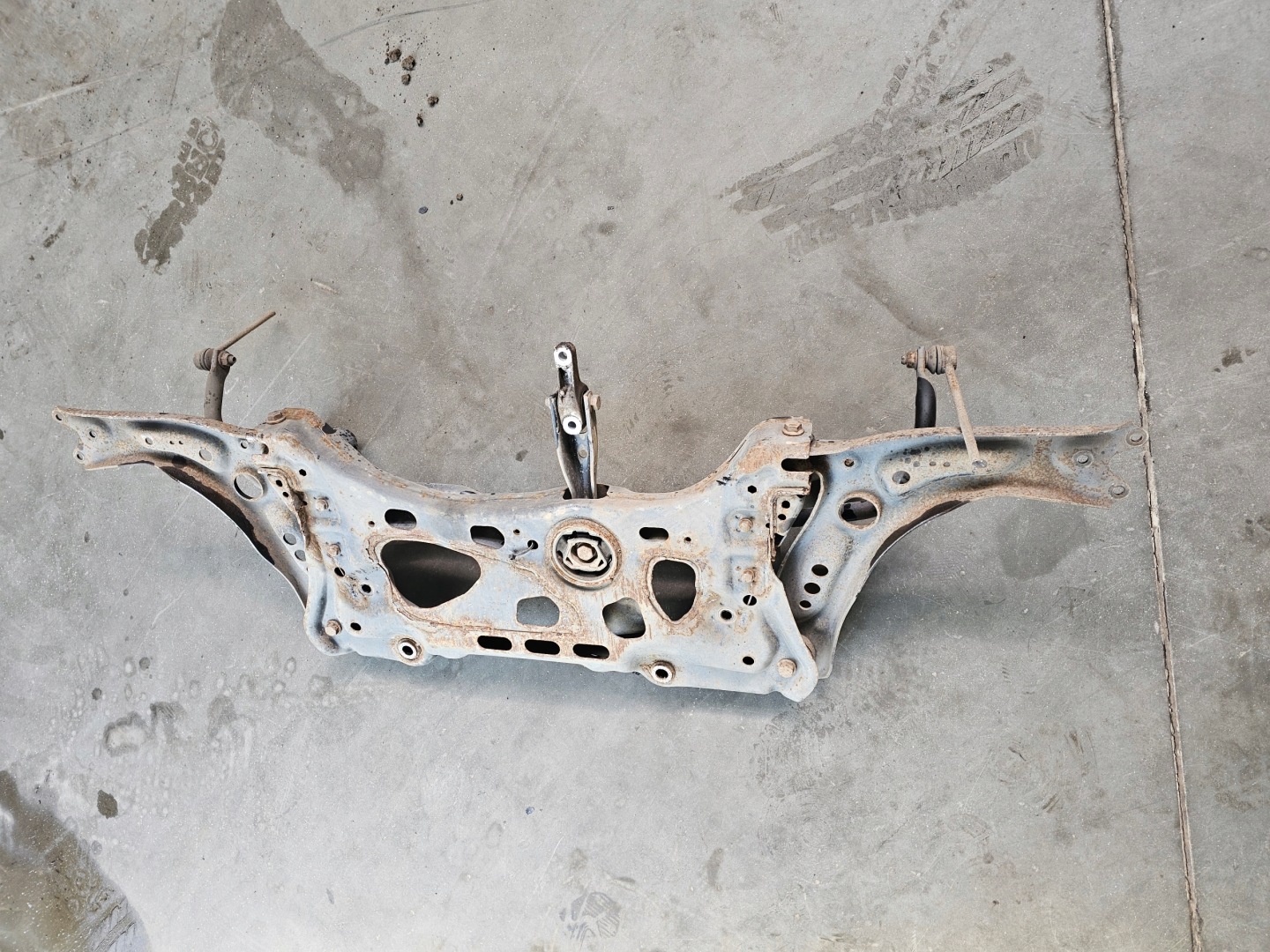 Seat Leon III subframe axle beam front